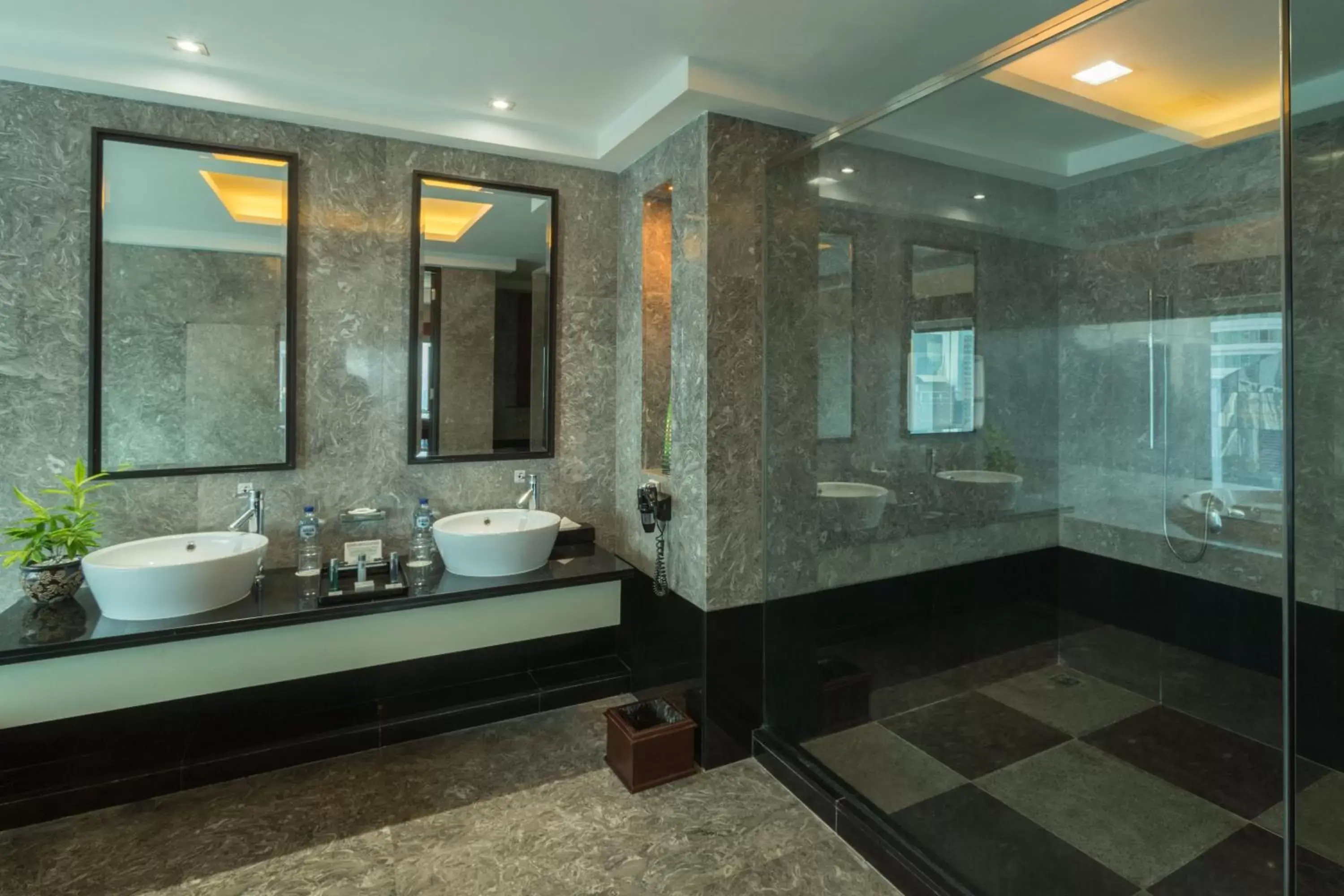 Bathroom in Manhattan Hotel Jakarta