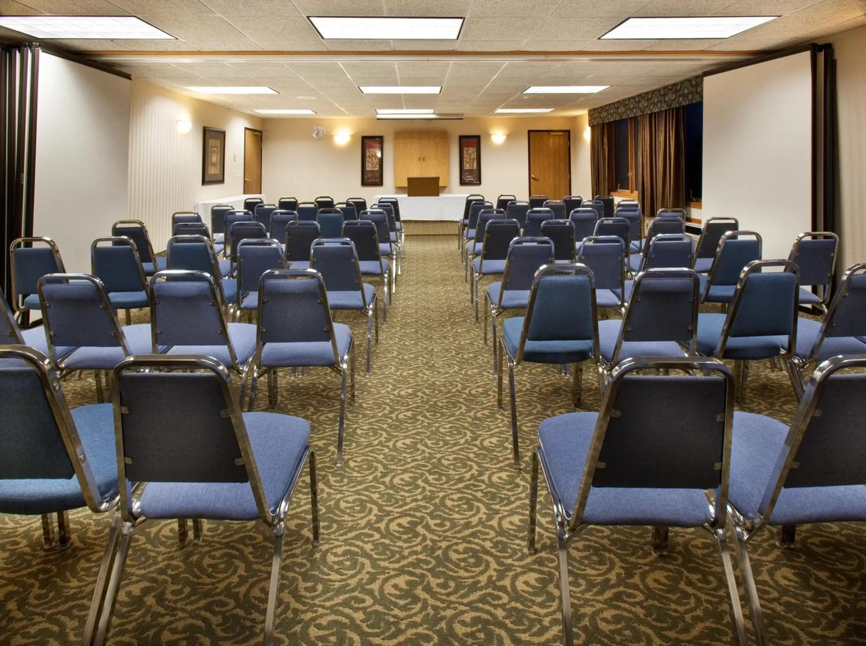 Meeting/conference room in GrandStay Hotel & Suites Pella