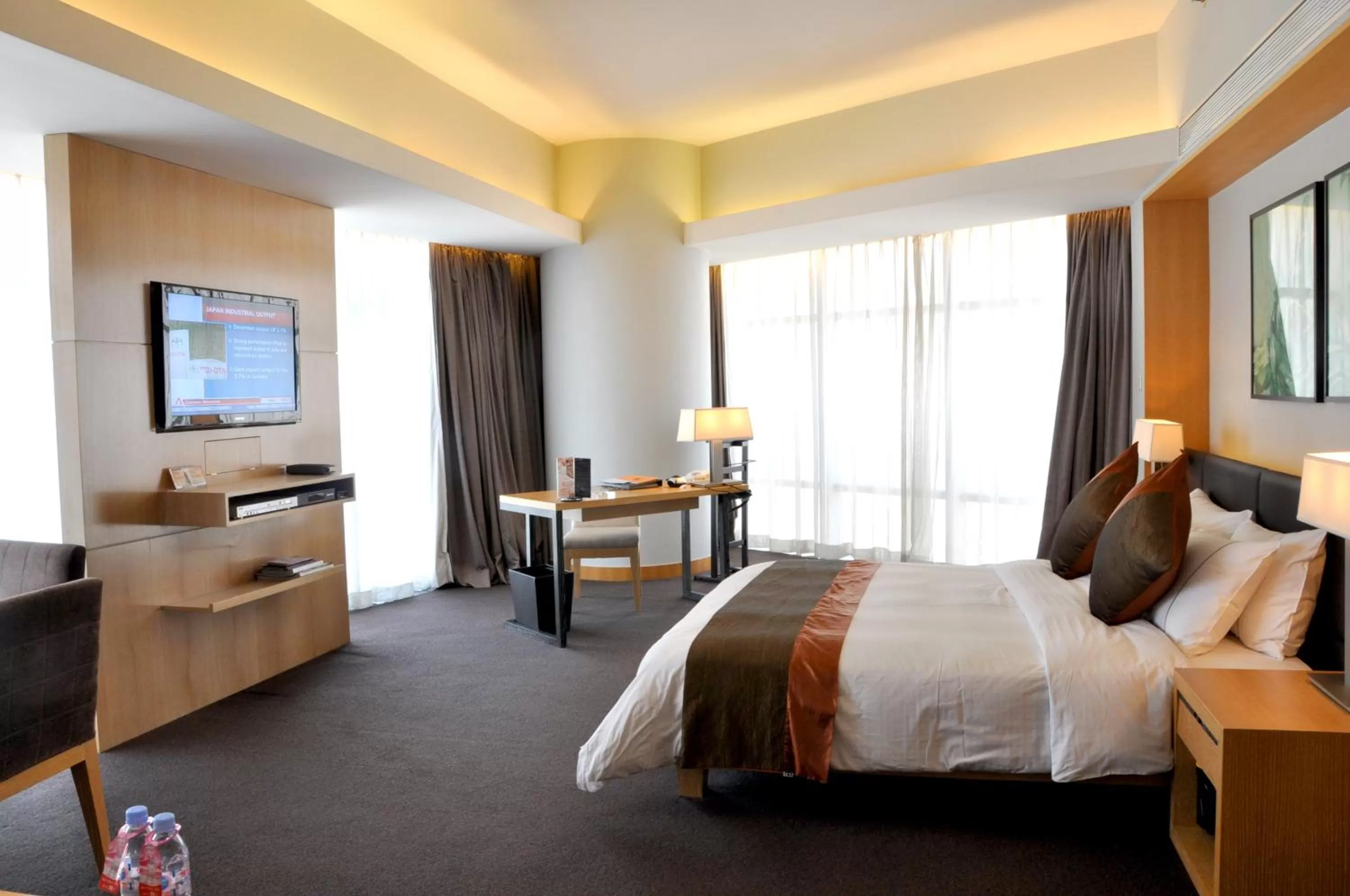 Photo of the whole room, Bed in Jianguo Hotel Guangzhou