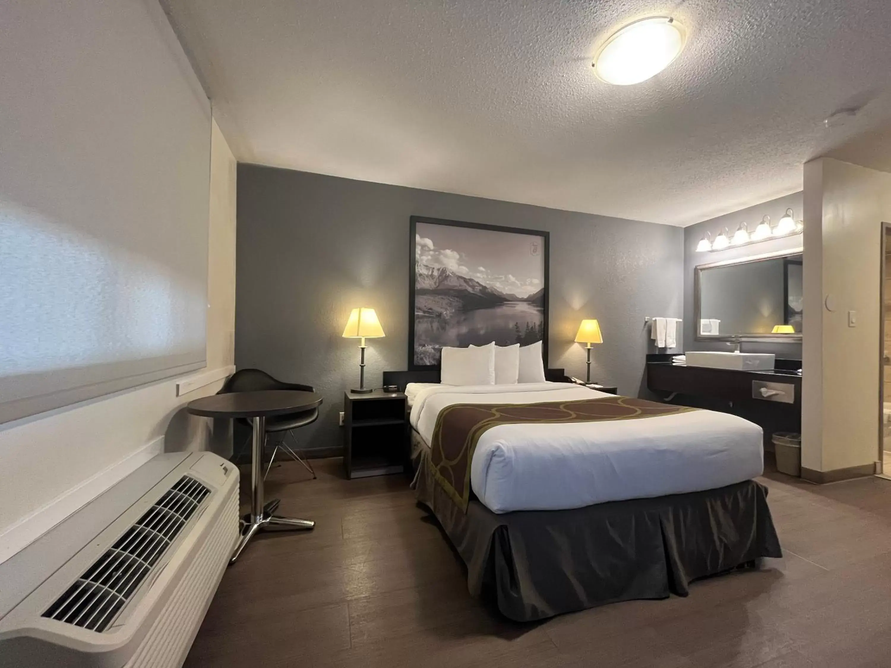 Bedroom, Bed in Super 8 by Wyndham Macleod Trail Calgary