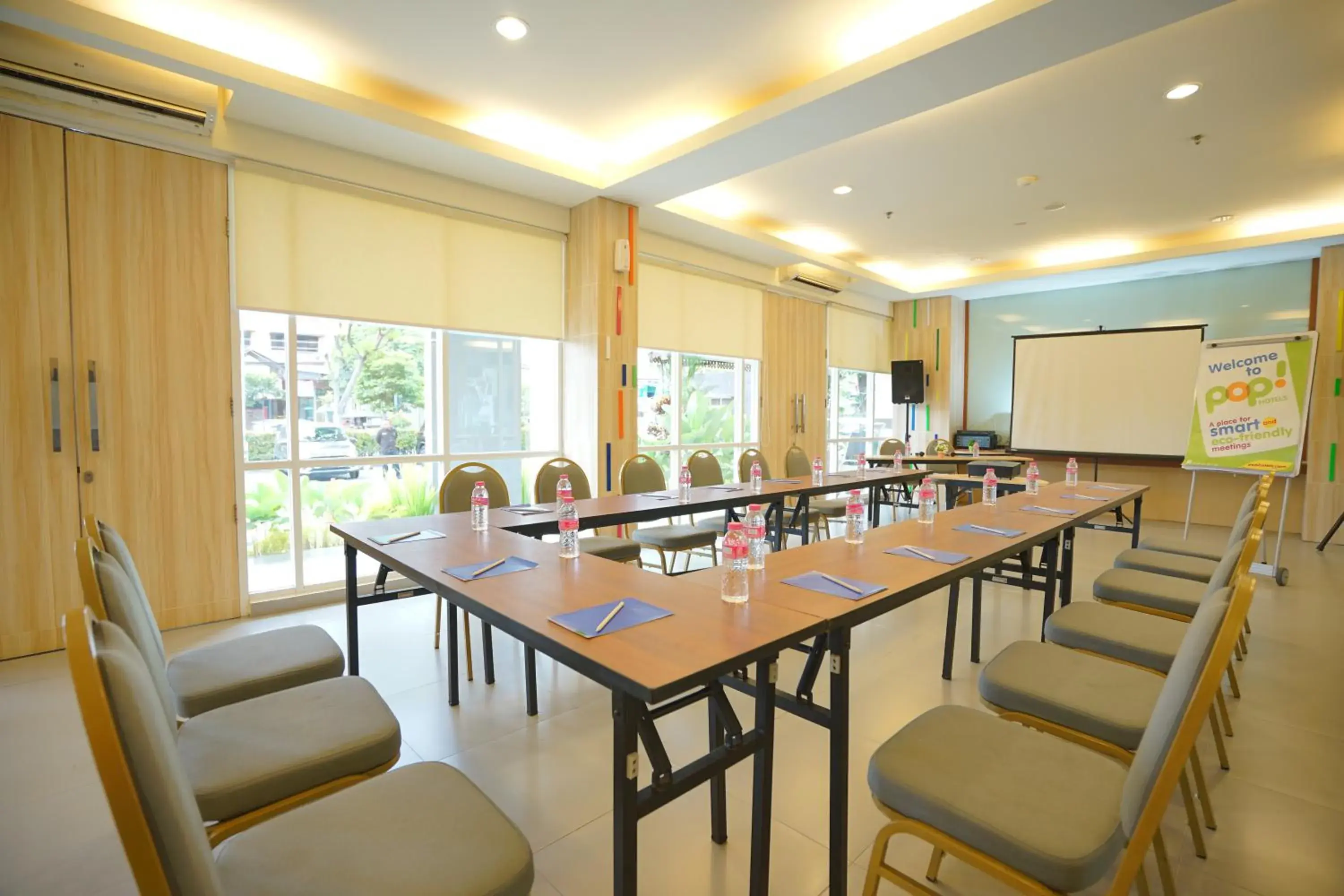 Meeting/conference room in Pop! Hotel Sangaji Yogyakarta