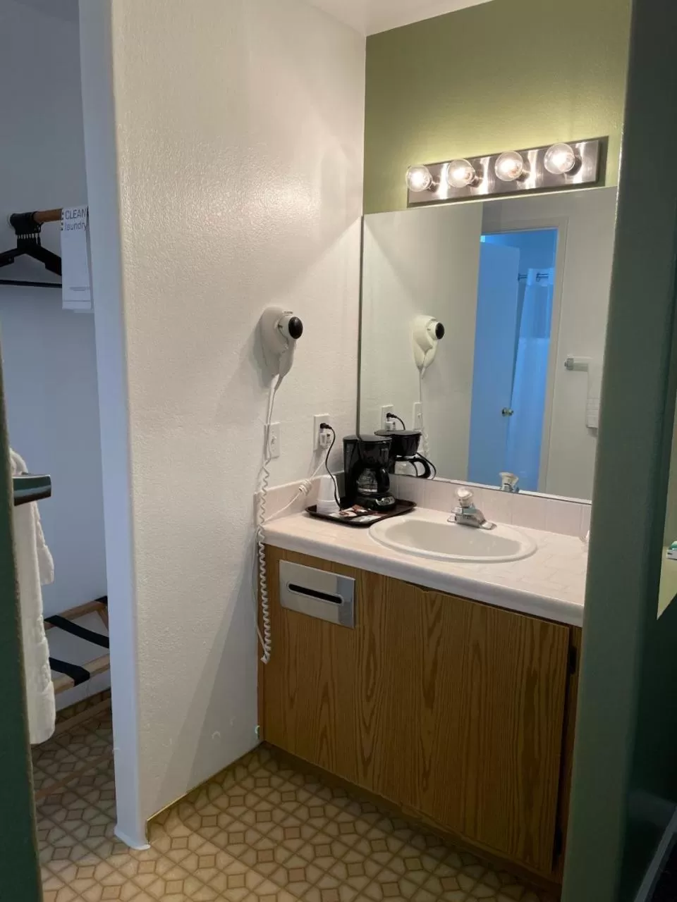 Bathroom in Murphey's Motel LLC