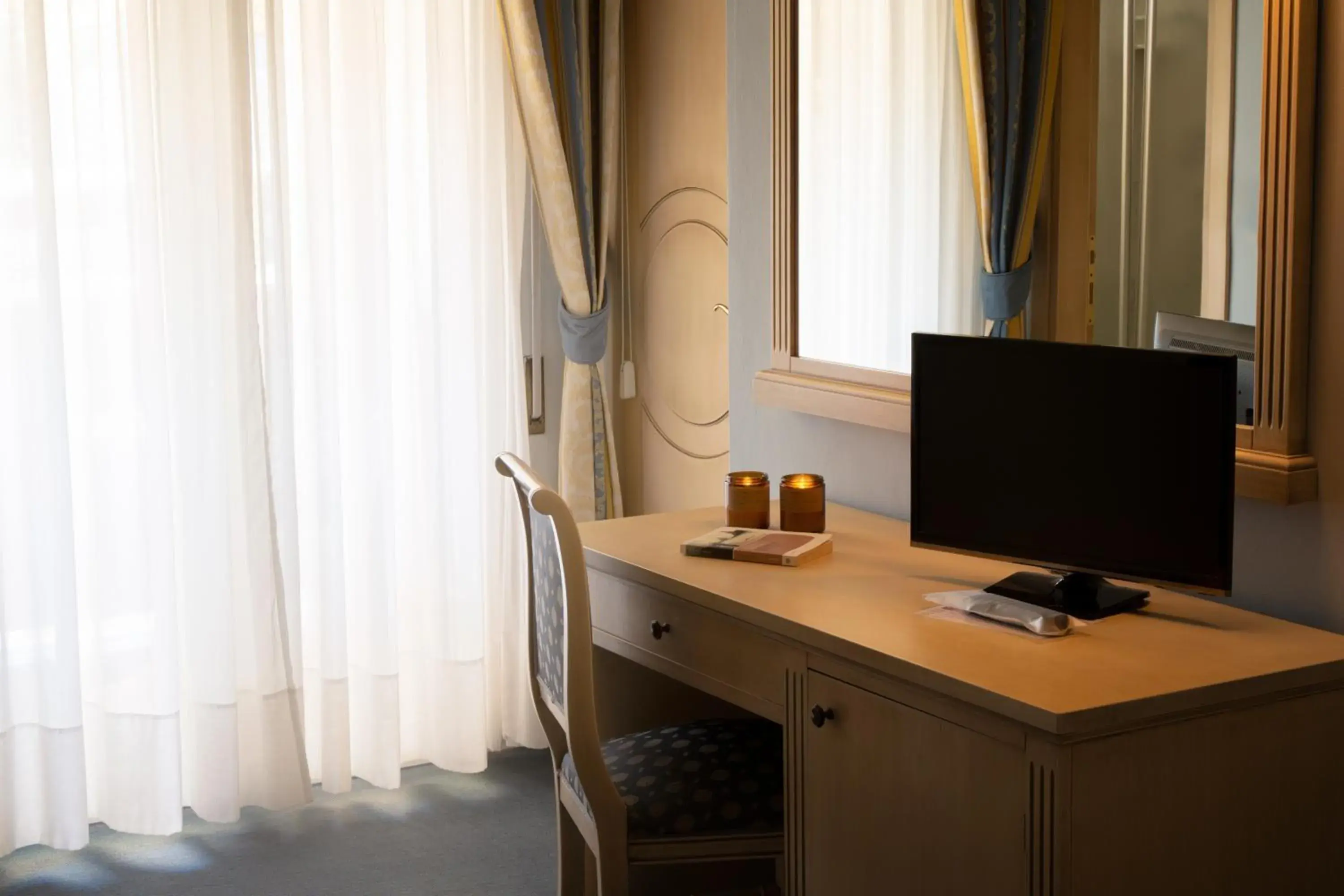 Bedroom, TV/Entertainment Center in Hotel Terme Salus