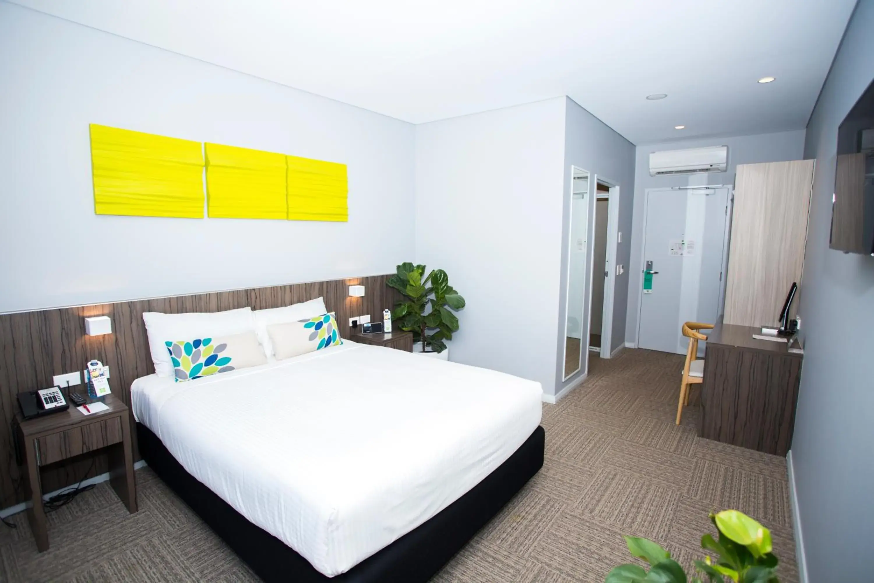 Photo of the whole room, Bed in Ibis Styles The Entrance