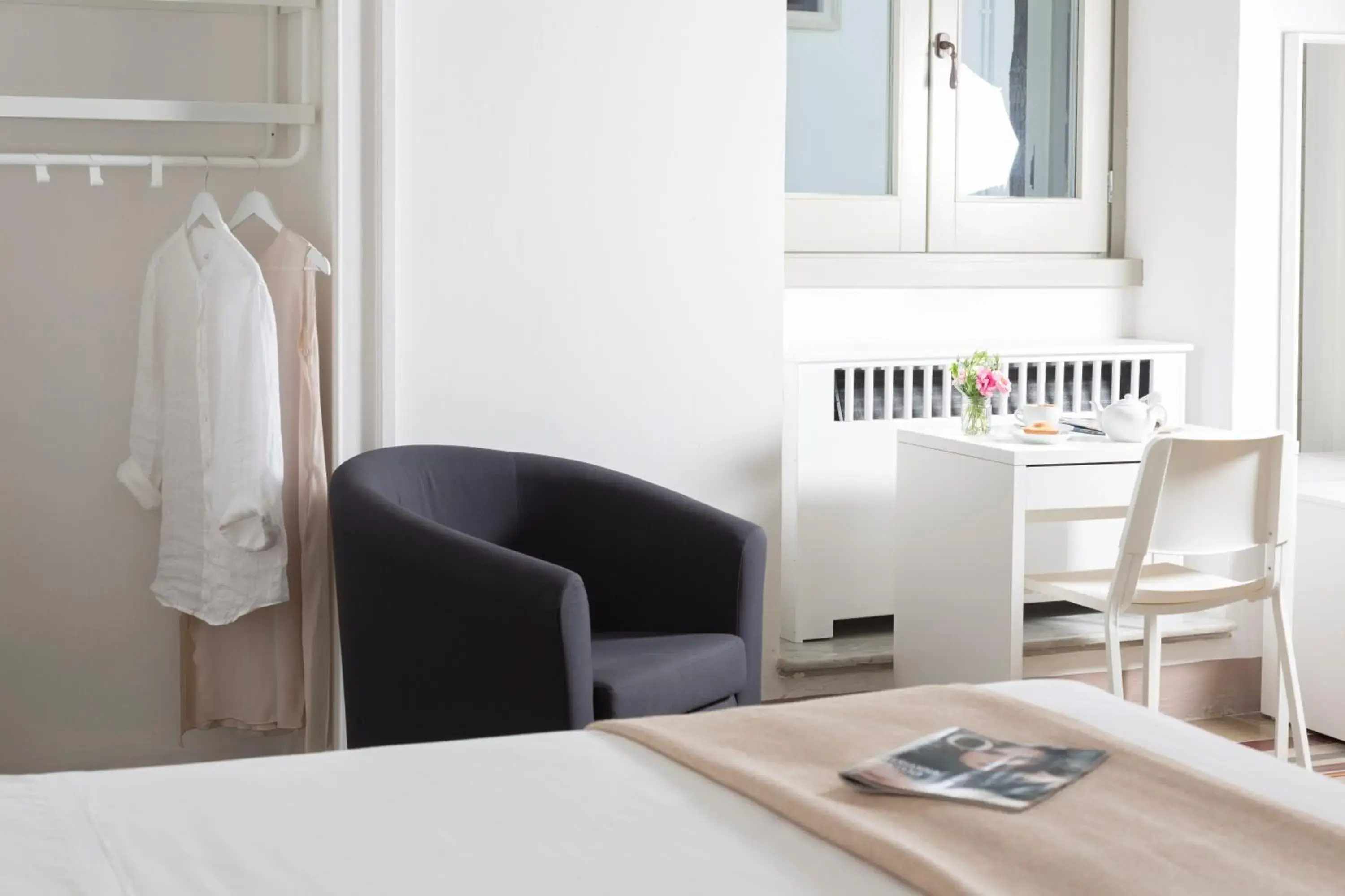 Deluxe Quadruple Room with One Double Bed and Two Single Beds in Relais San Martino Salento - Handwritten Collection Deluxe Quadruple Room with One Double Bed and Two Single Beds in Relais San Martino Salento - Handwritten Collection