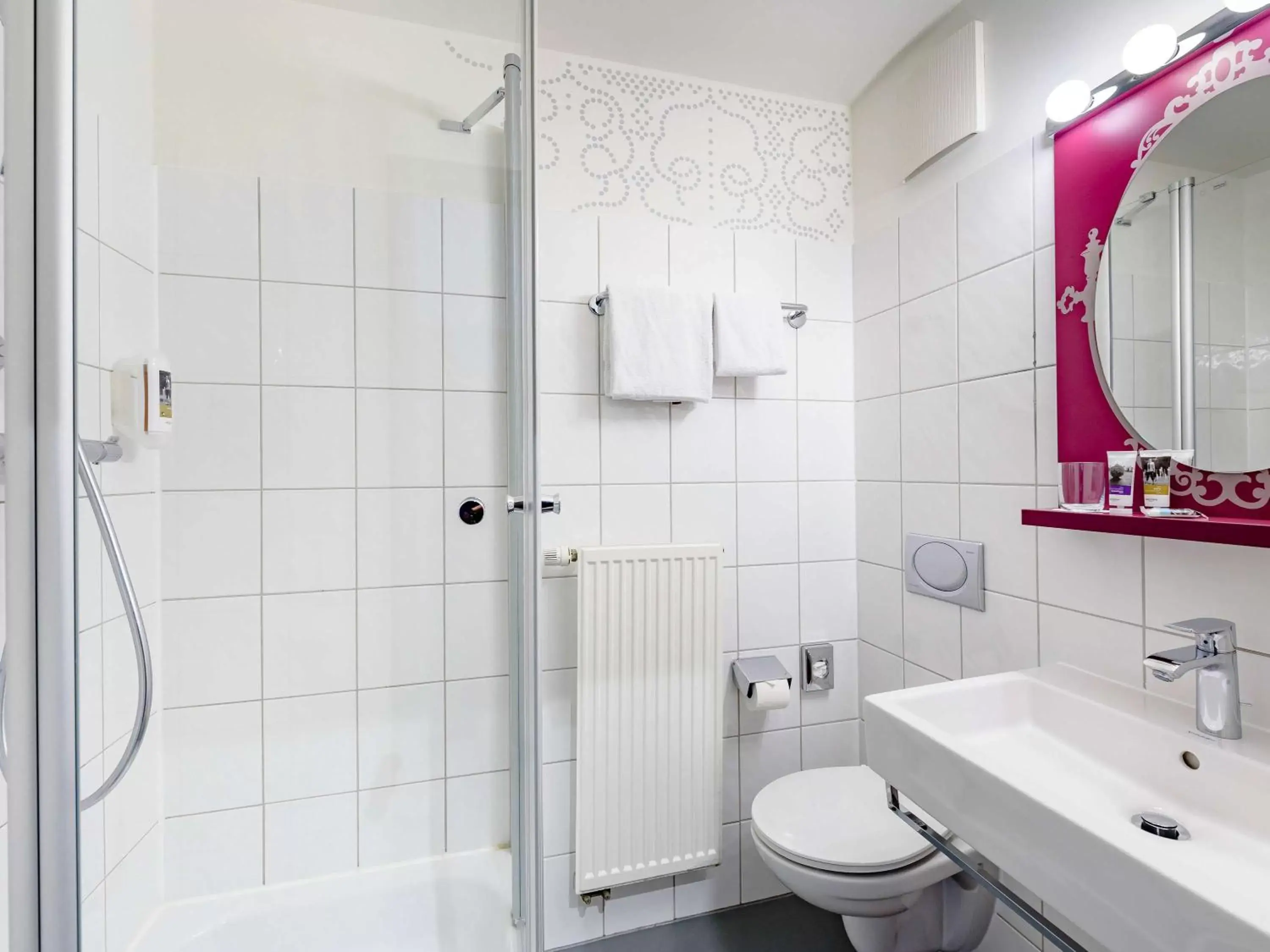 Photo of the whole room, Bathroom in Mercure München am Olympiapark