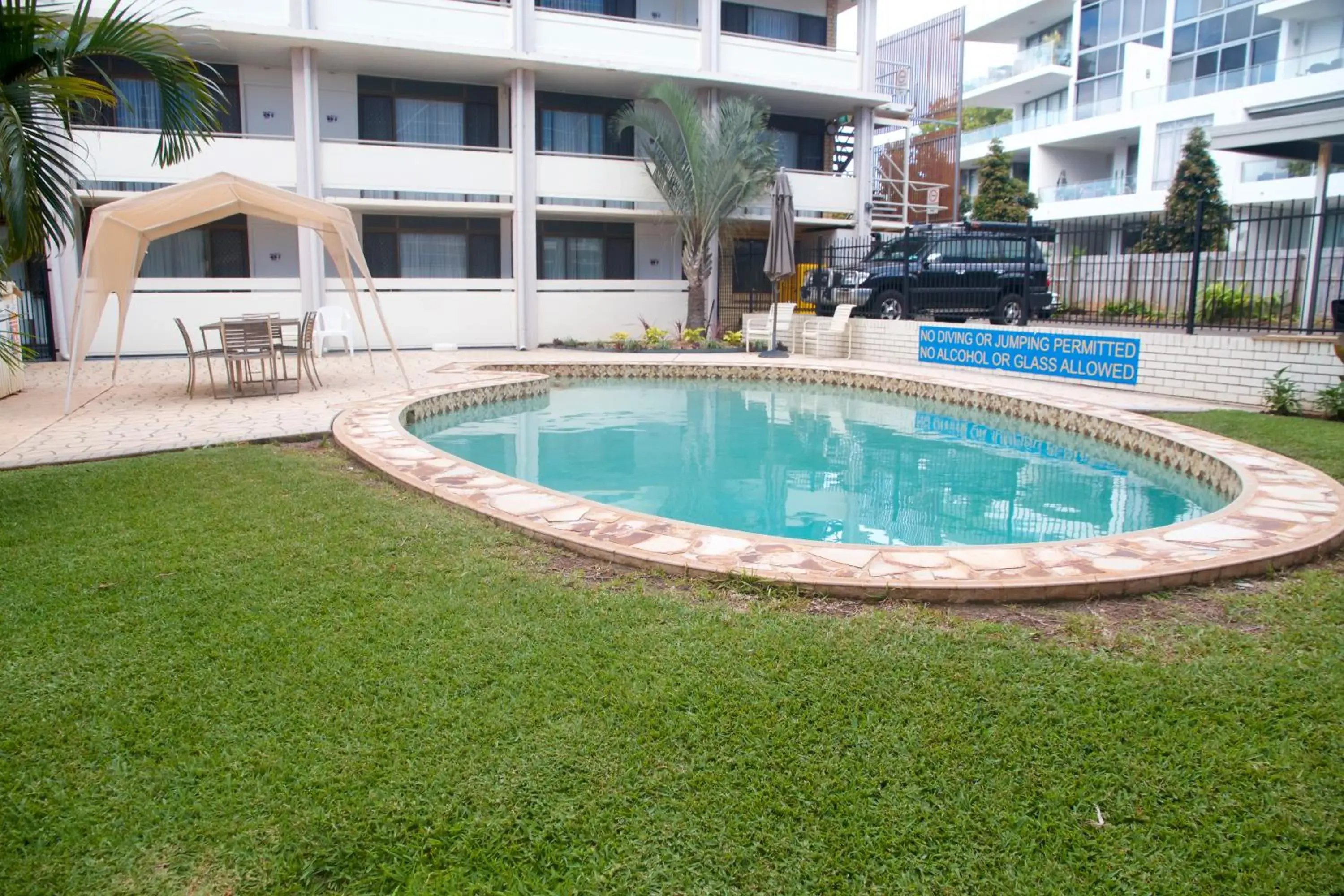 Property building, Swimming Pool in Cleveland Bay Air Motel