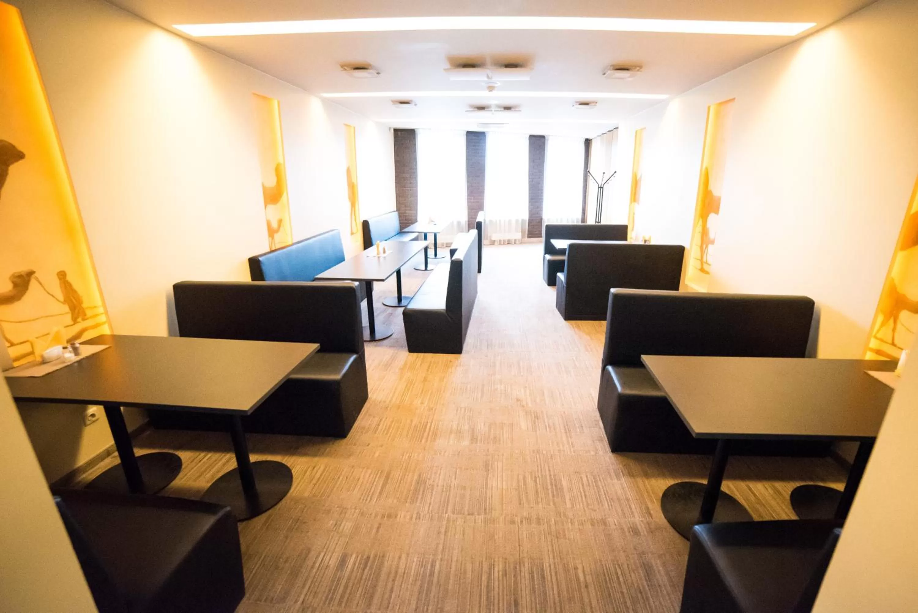 Restaurant/places to eat in Hotel Tigra