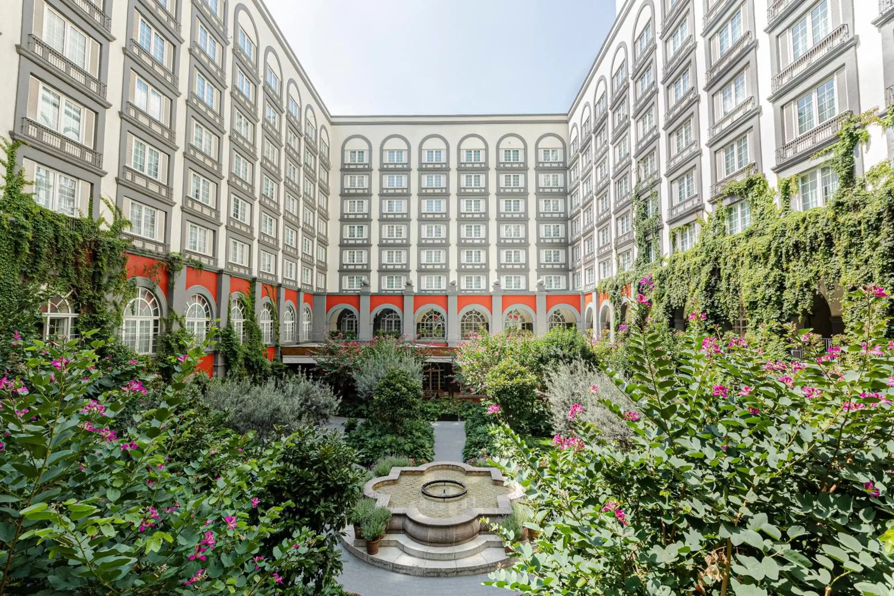 Property Building in Four Seasons Hotel Mexico City
