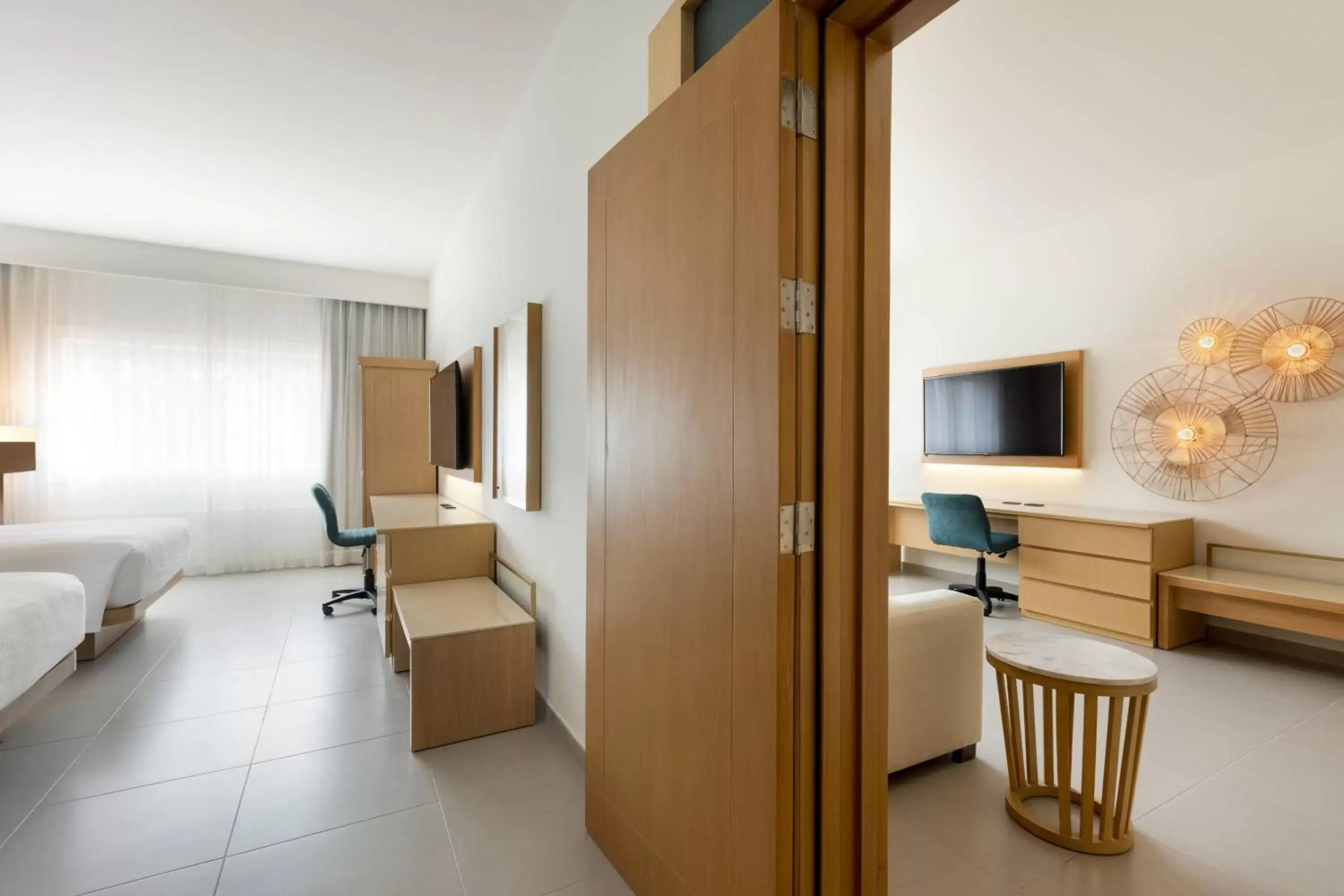 Bedroom, TV/Entertainment Center in Courtyard by Marriott Cancun Airport