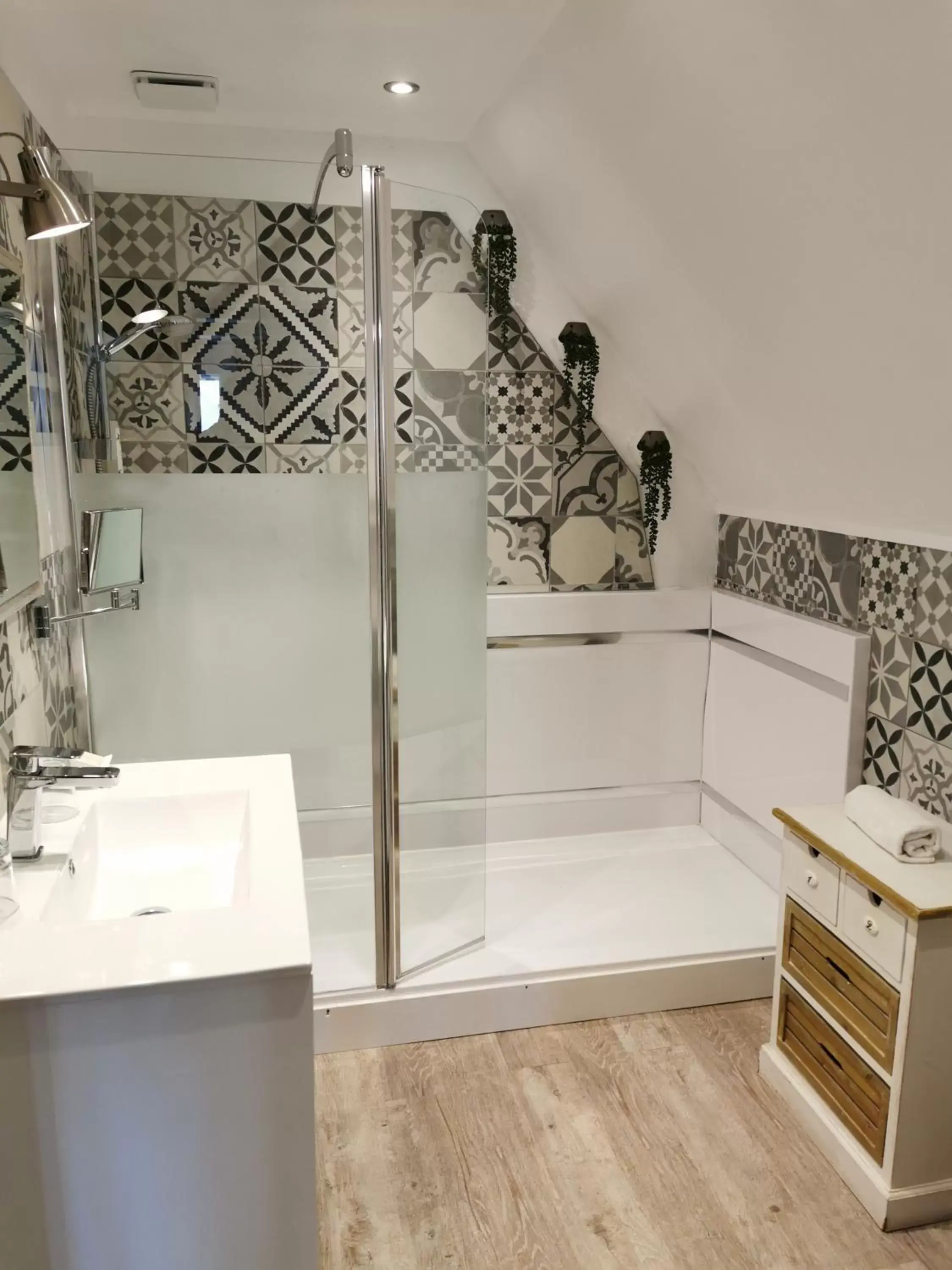 Bathroom in Les Terrasses de Saumur - Hôtel & Appartements - Restaurant & Spa (Logis)