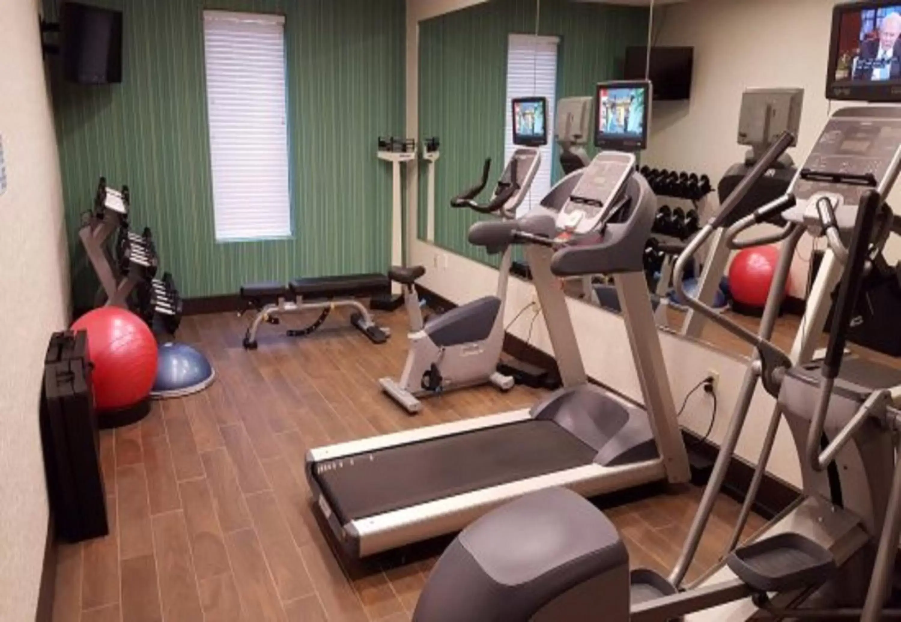 Fitness centre/facilities, Fitness Center/Facilities in Holiday Inn Express & Suites Quincy I-10, an IHG Hotel