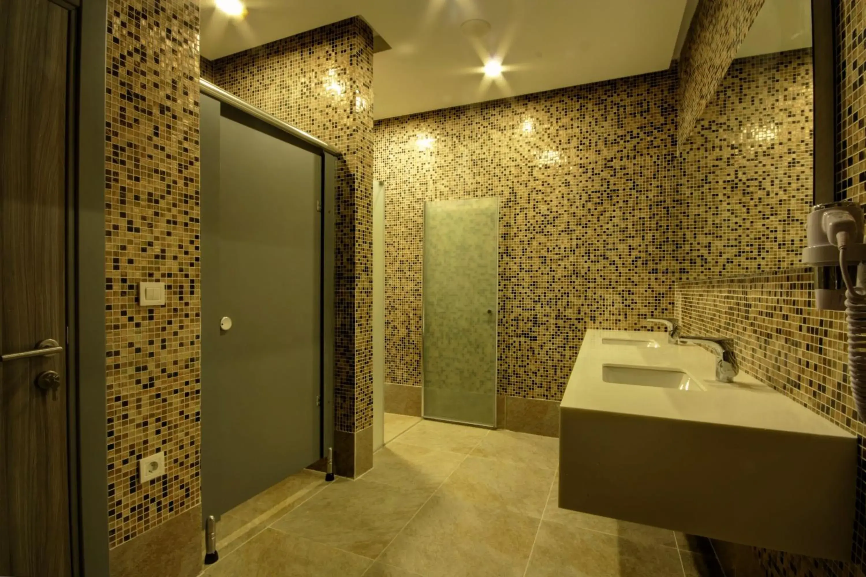 Spa and wellness centre/facilities, Bathroom in Tryp by Wyndham Istanbul Taksim