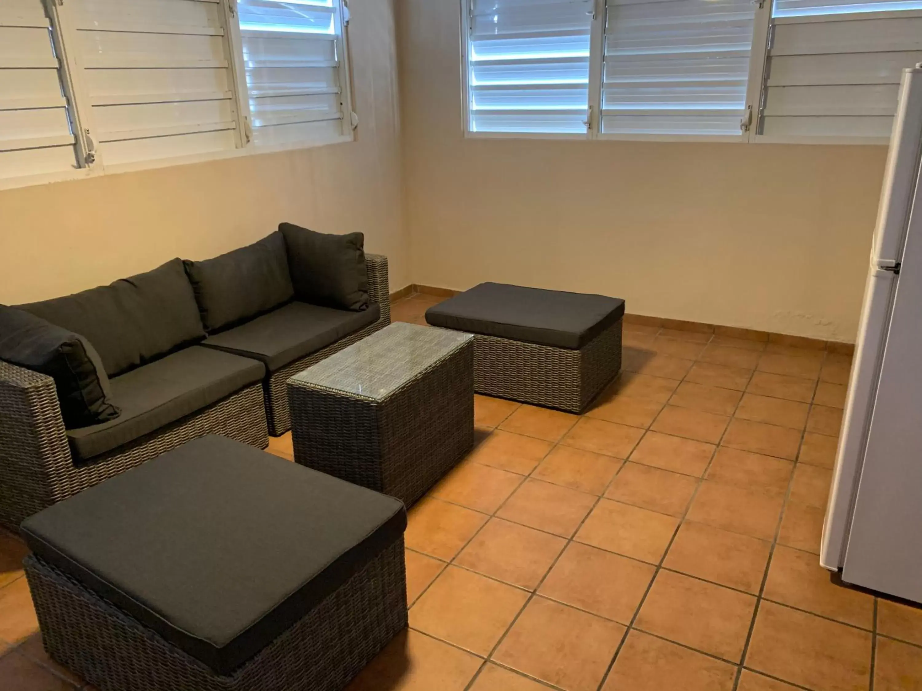 Kitchen or kitchenette, Seating Area in Canario Lagoon Hotel