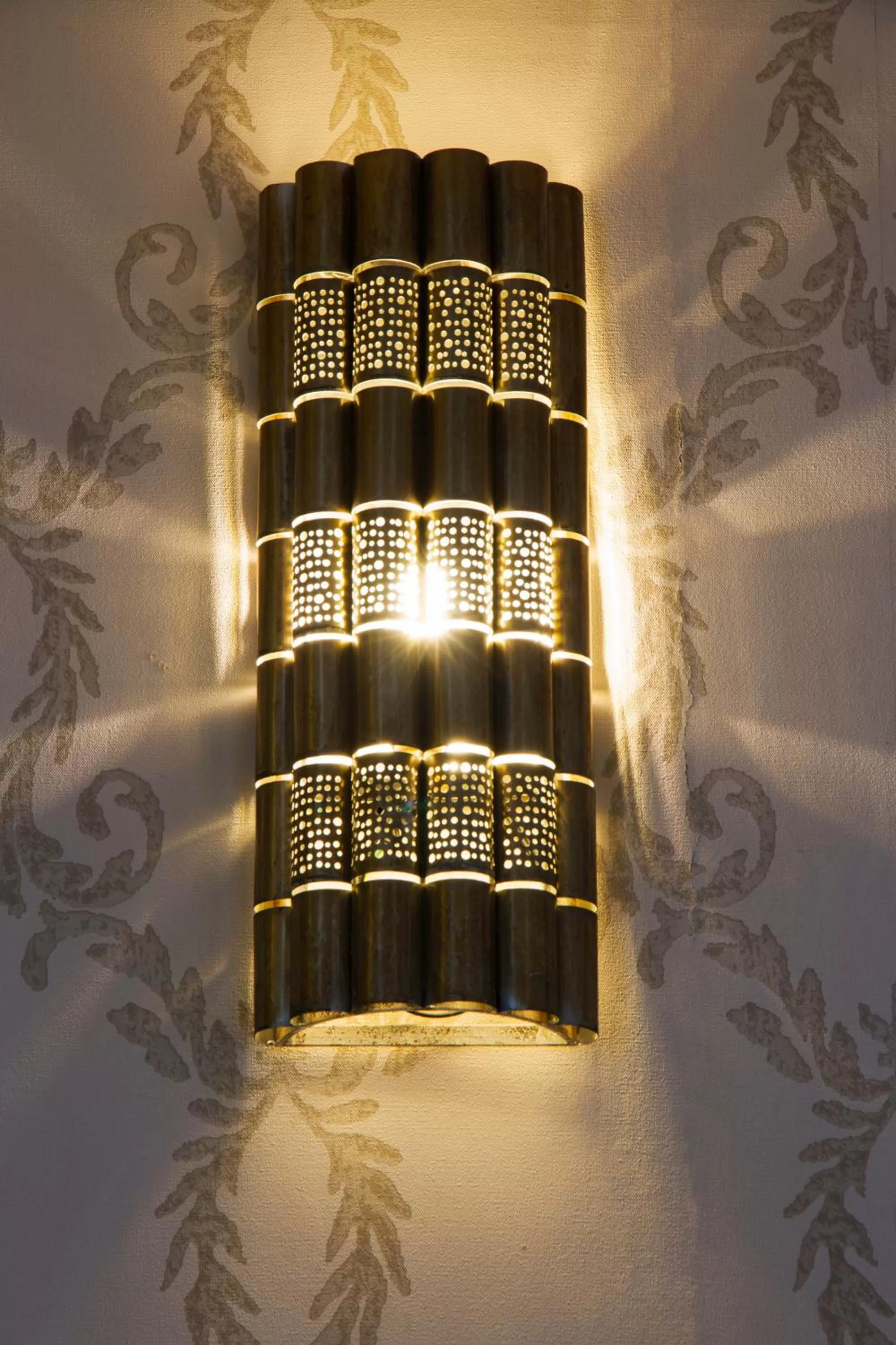 Decorative detail in Hôtel De La Banniere De France