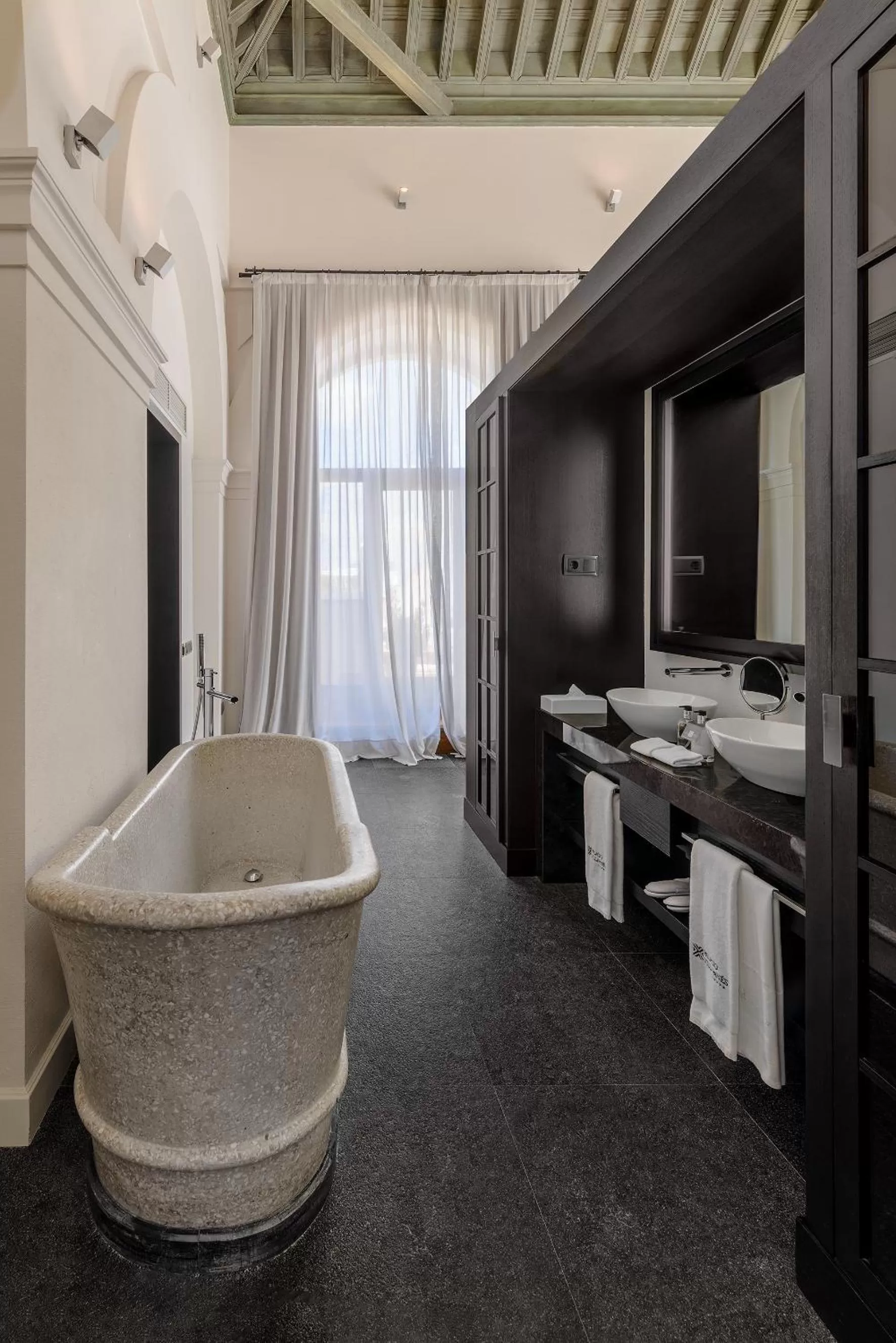 Bath in CoolRooms Palacio Villapanés 5 GL