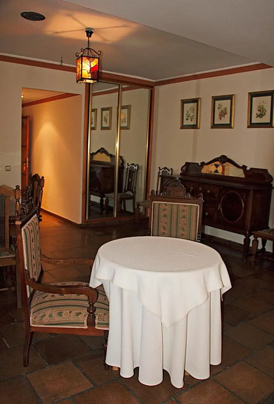 Photo of the whole room, Seating Area in Hotel Restaurante Seto