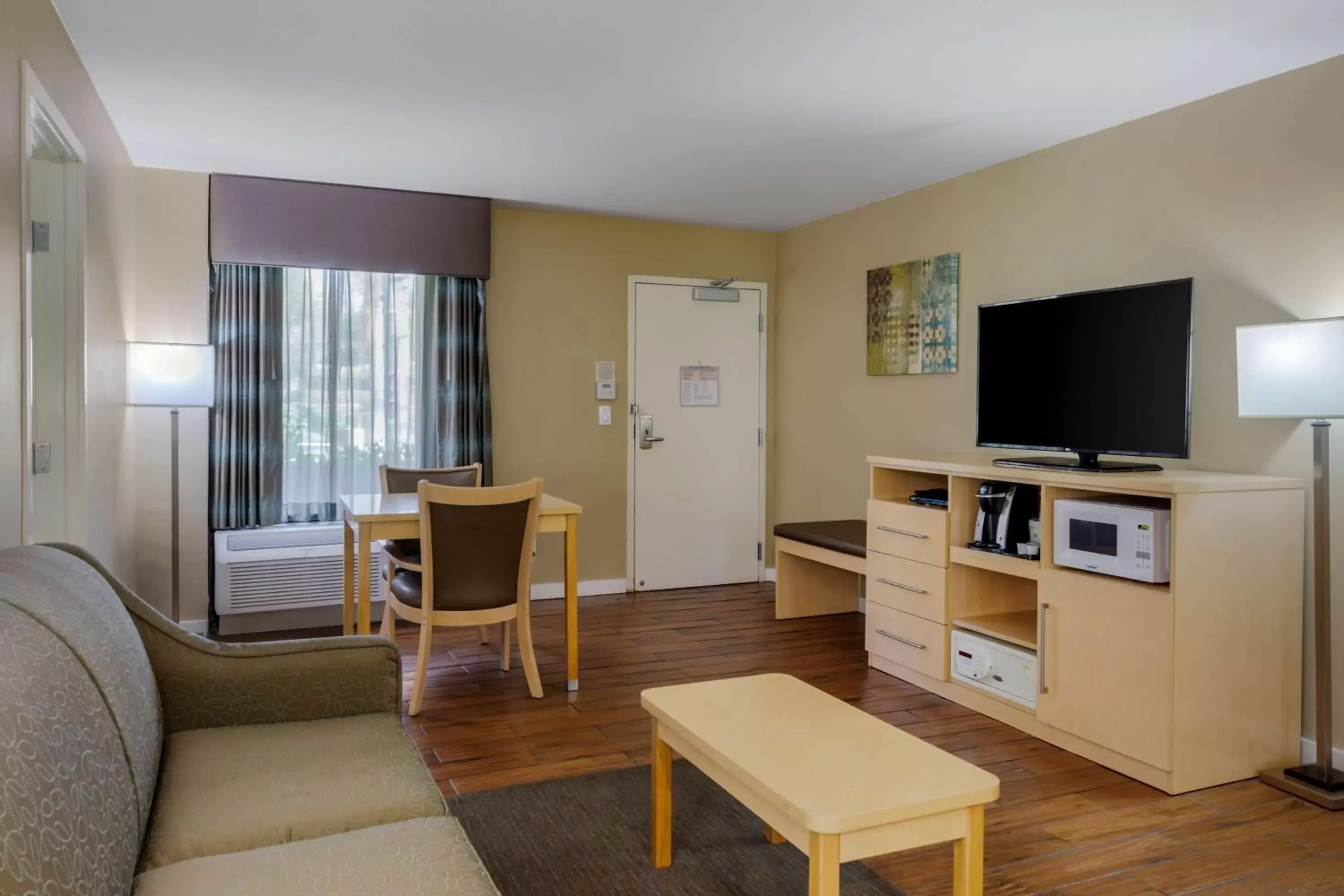 Photo of the whole room, TV/Entertainment Center in Best Western Plus South Coast Inn