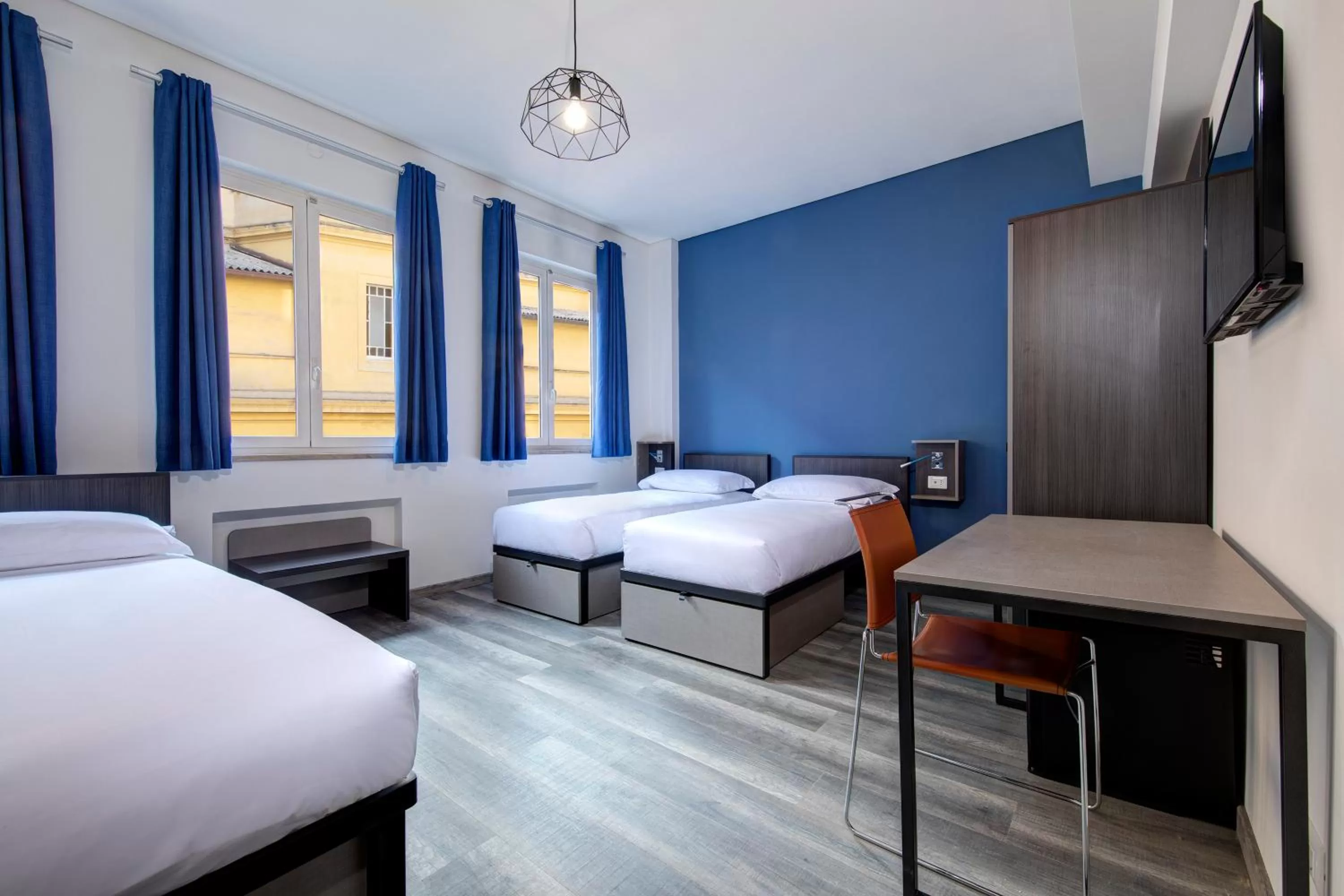 Bed in The RomeHello