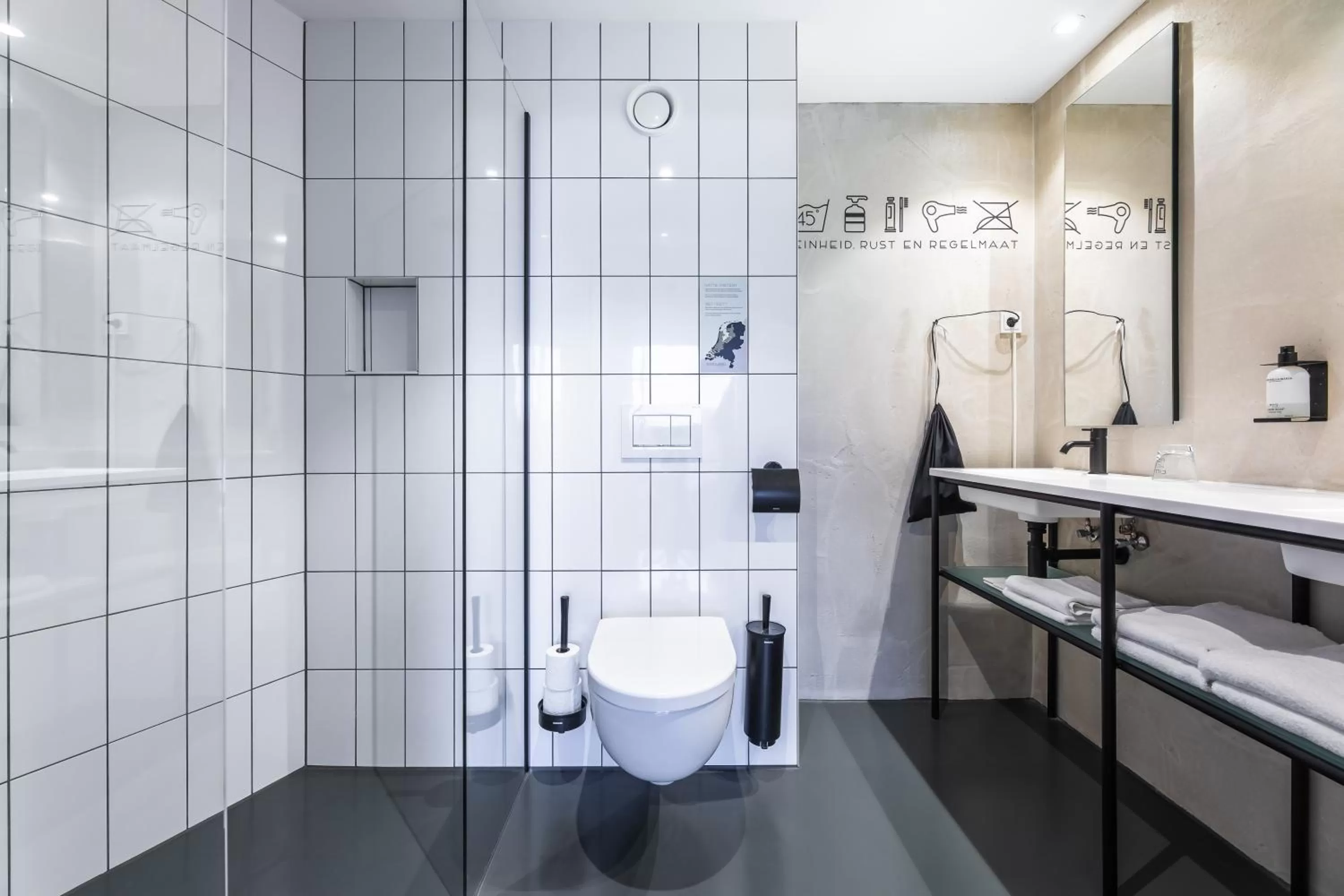 Bathroom in Gooiland Hotel