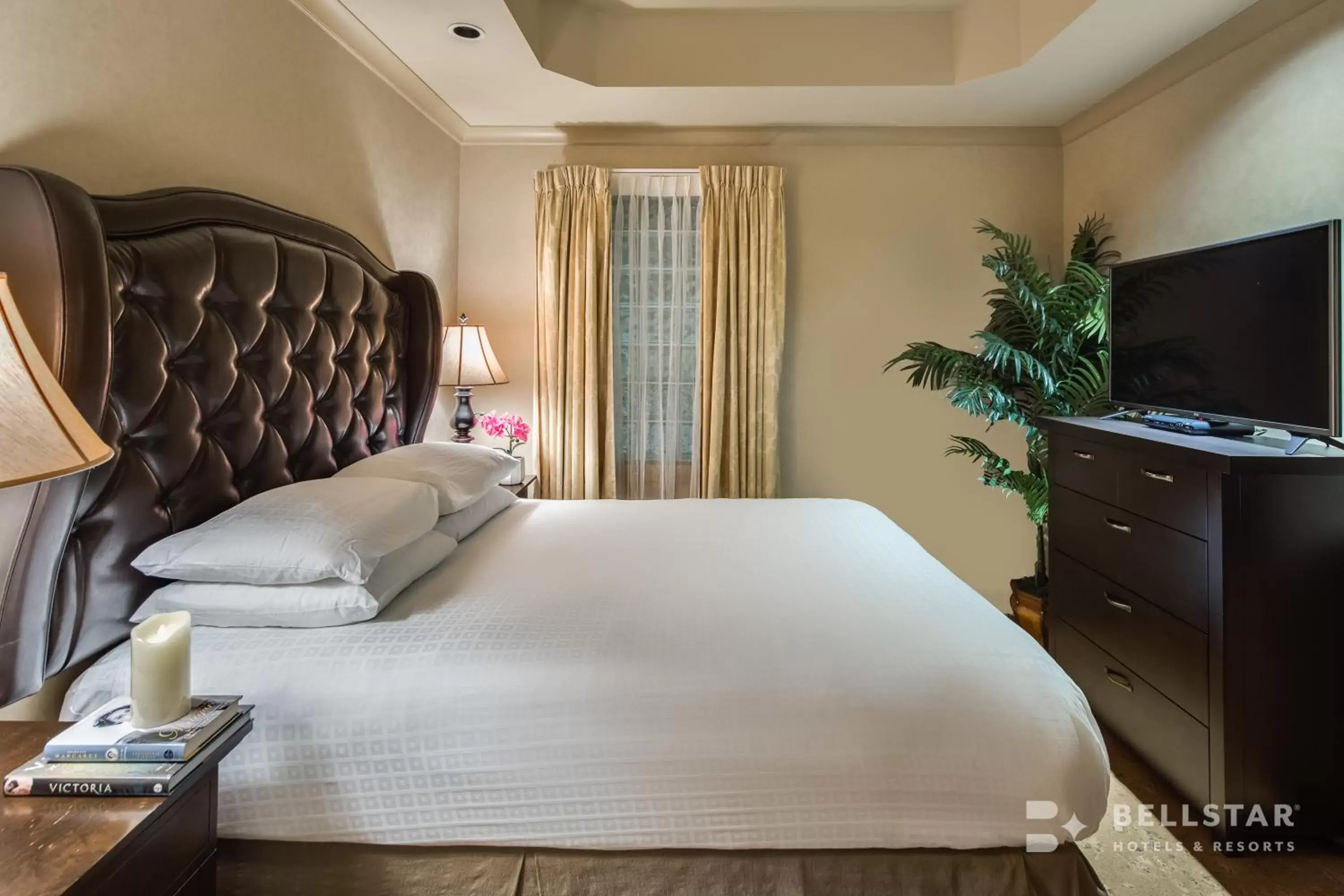 Bedroom, Bed in The Royal Kelowna - Bellstar Hotels & Resorts