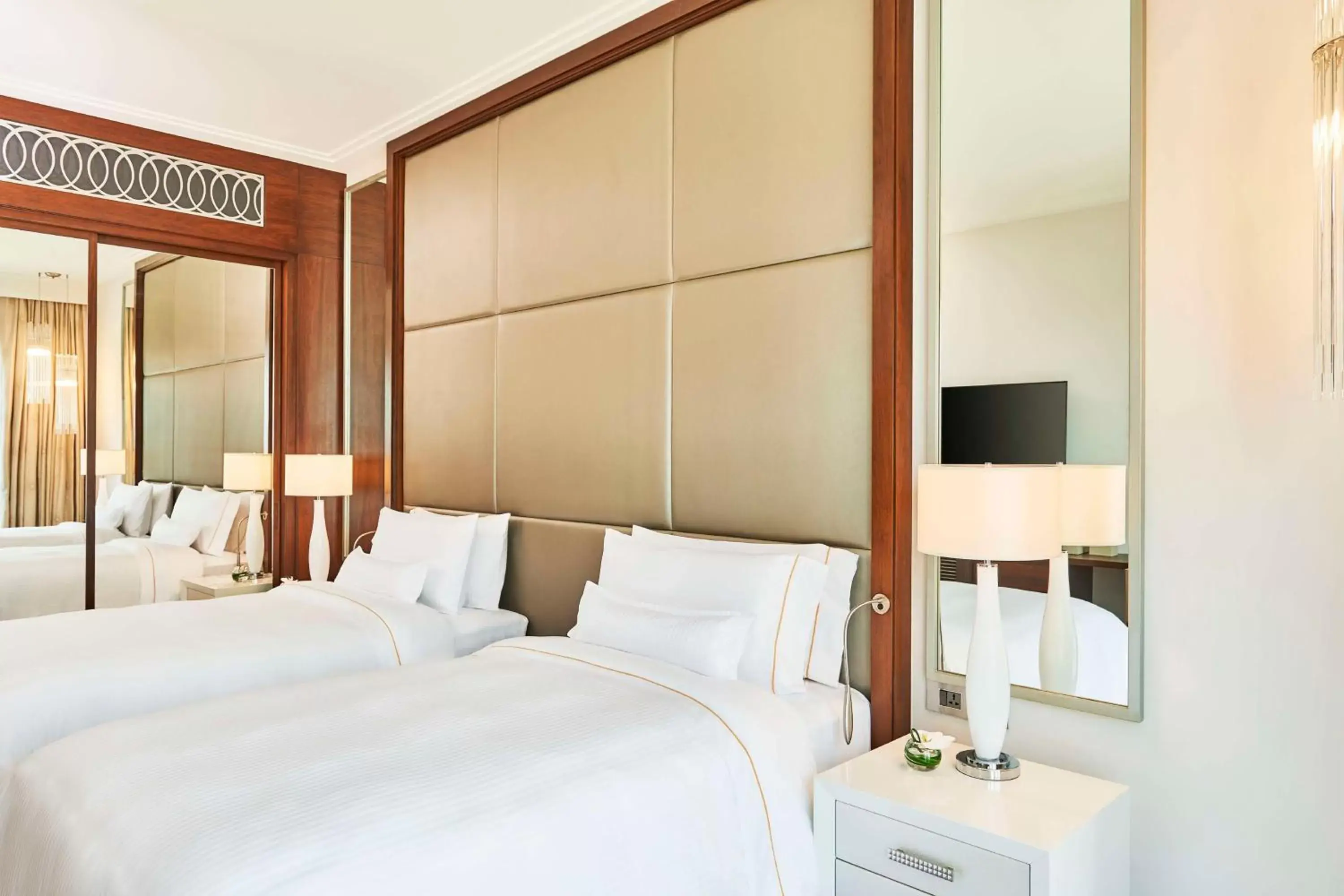 Living room, Bed in Hilton Dubai Al Habtoor City