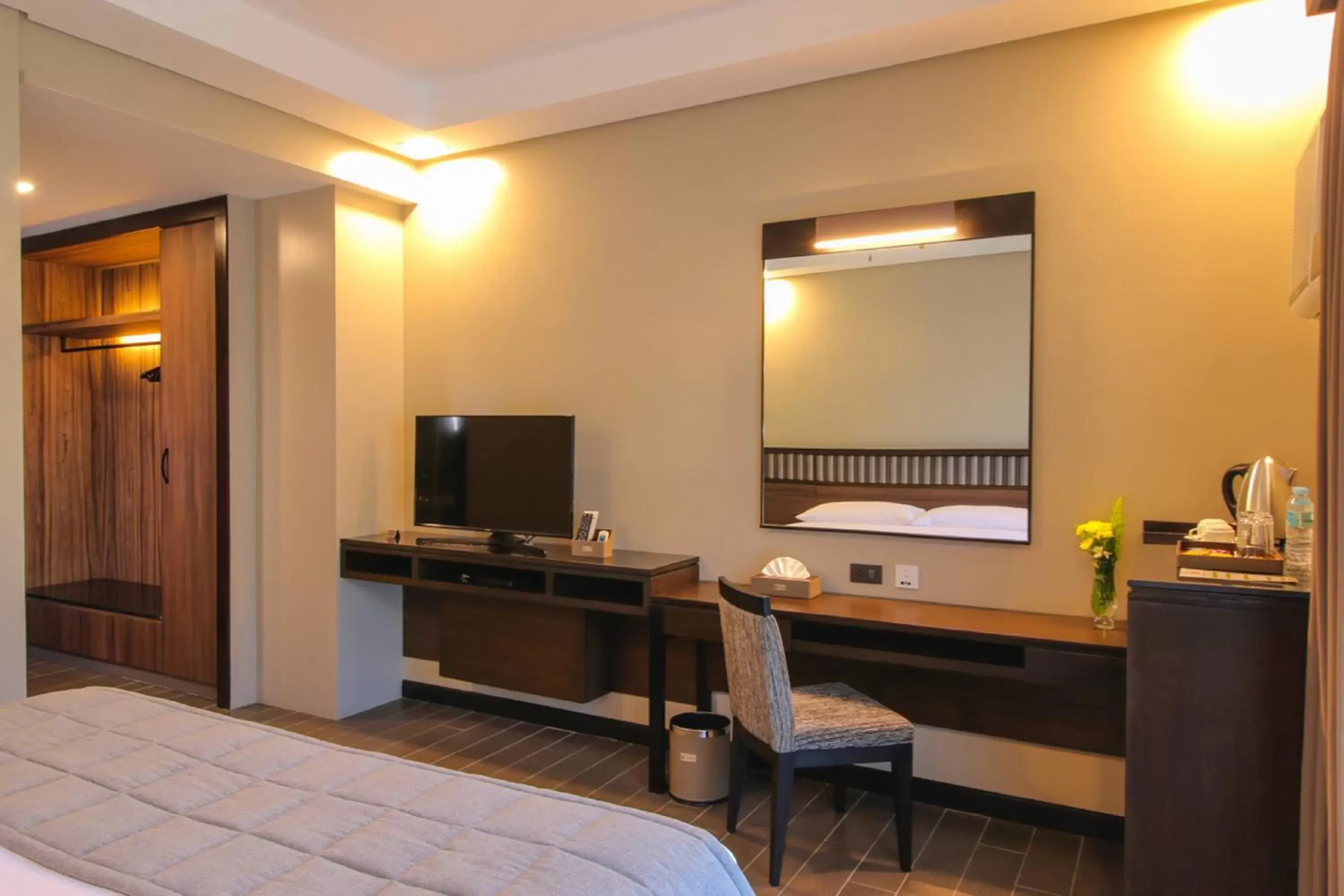 Bedroom, TV/Entertainment Center in Two Seasons Coron Bayside Hotel