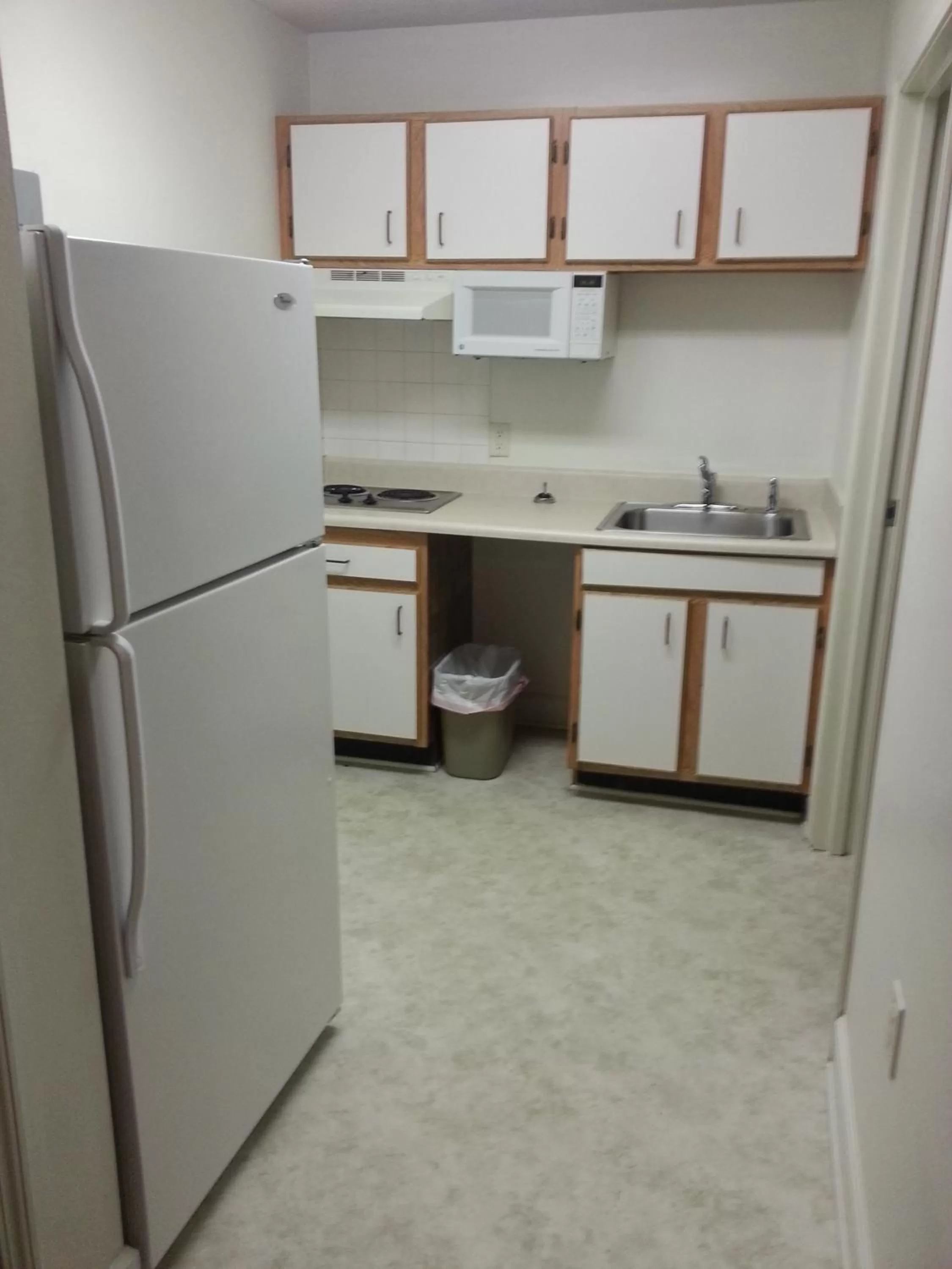 Kitchen or kitchenette in Affordable Suites Jacksonville