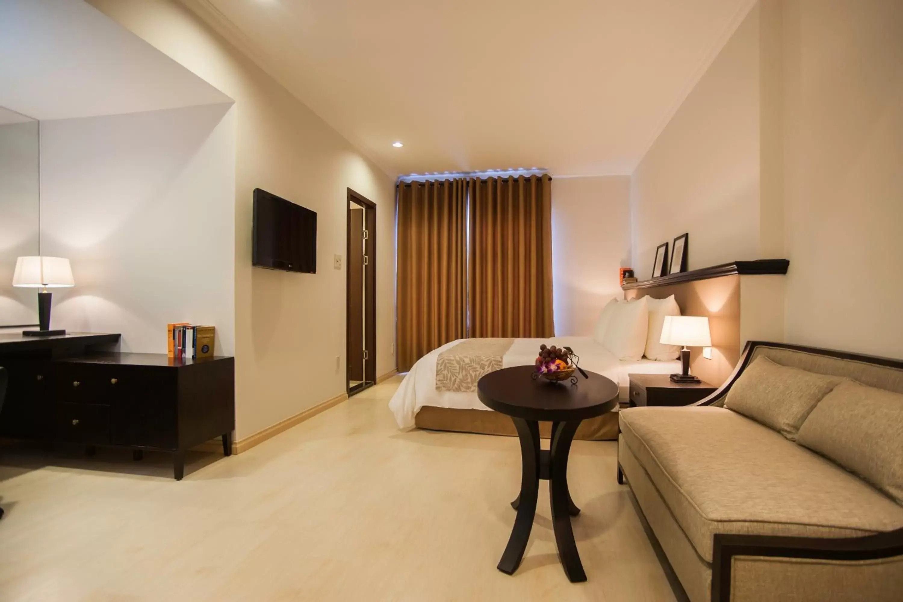 TV and multimedia, Seating Area in The Alcove Library Hotel