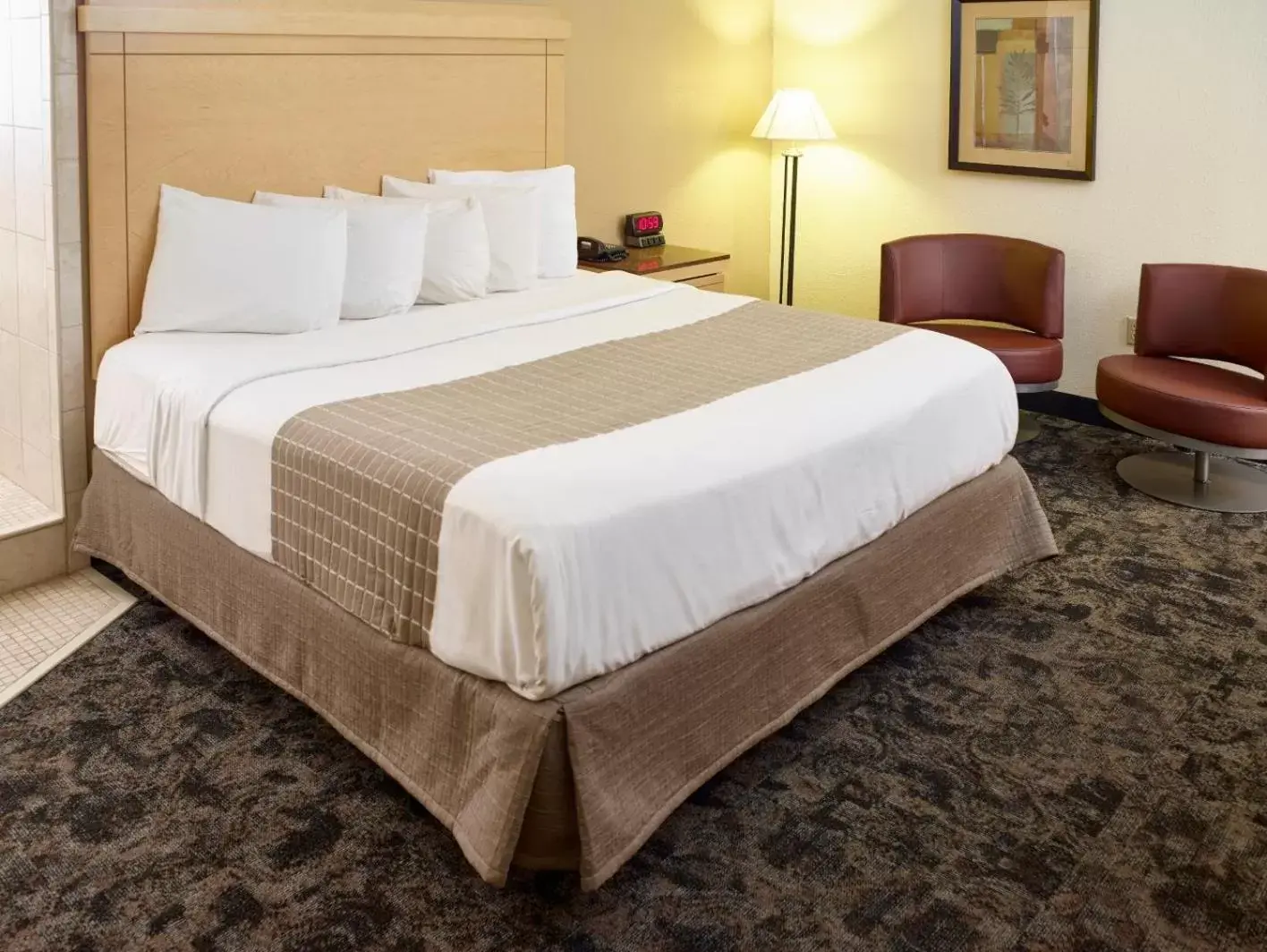 Bed in LivINN Hotel Minneapolis South / Burnsville