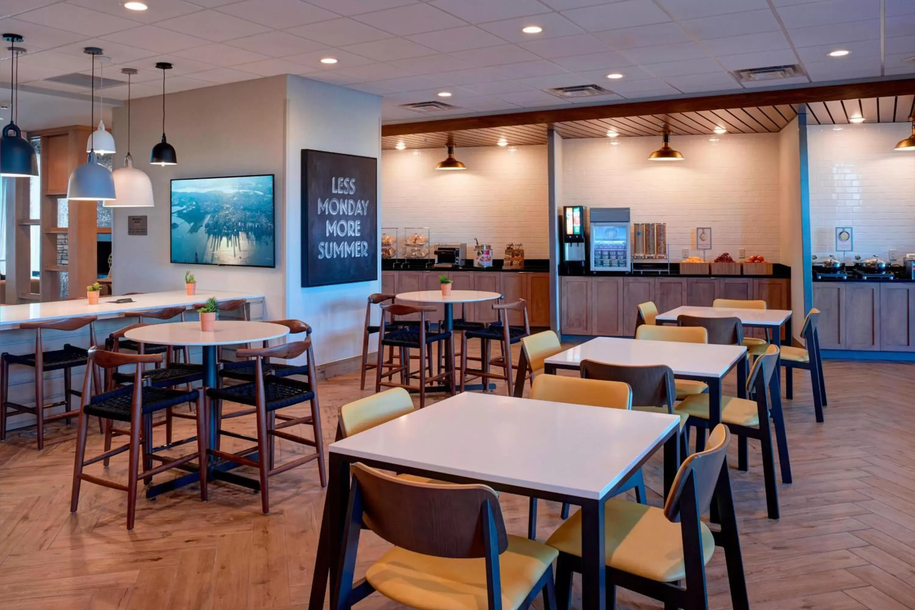 Breakfast, Restaurant/Places to Eat in Fairfield Inn & Suites by Marriott Columbus, IN