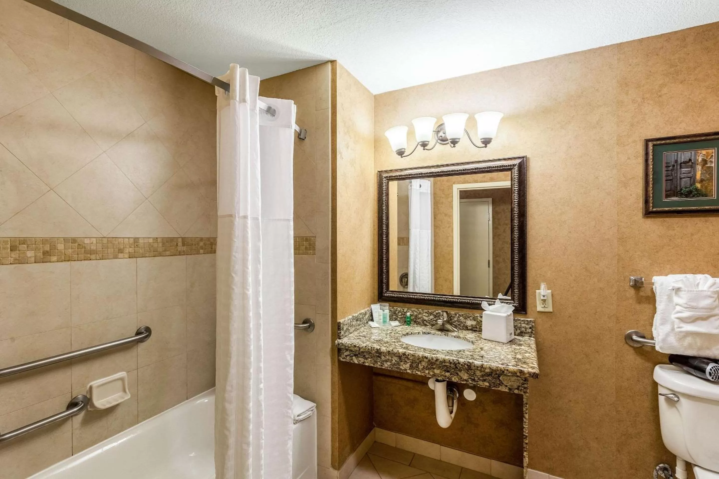 Bathroom in Comfort Suites Alamo-River walk