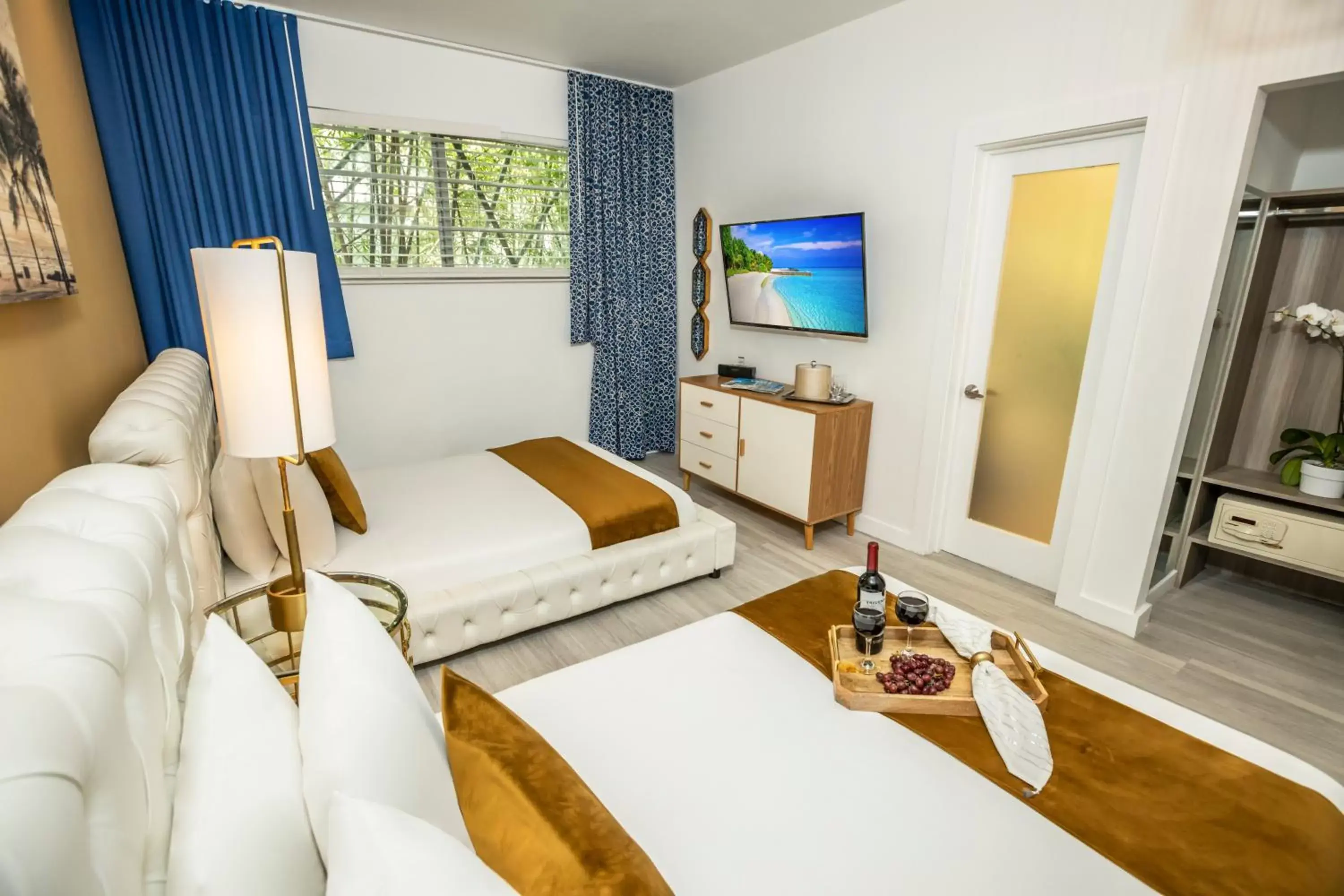 Bedroom in Catalina Hotel & Beach Club