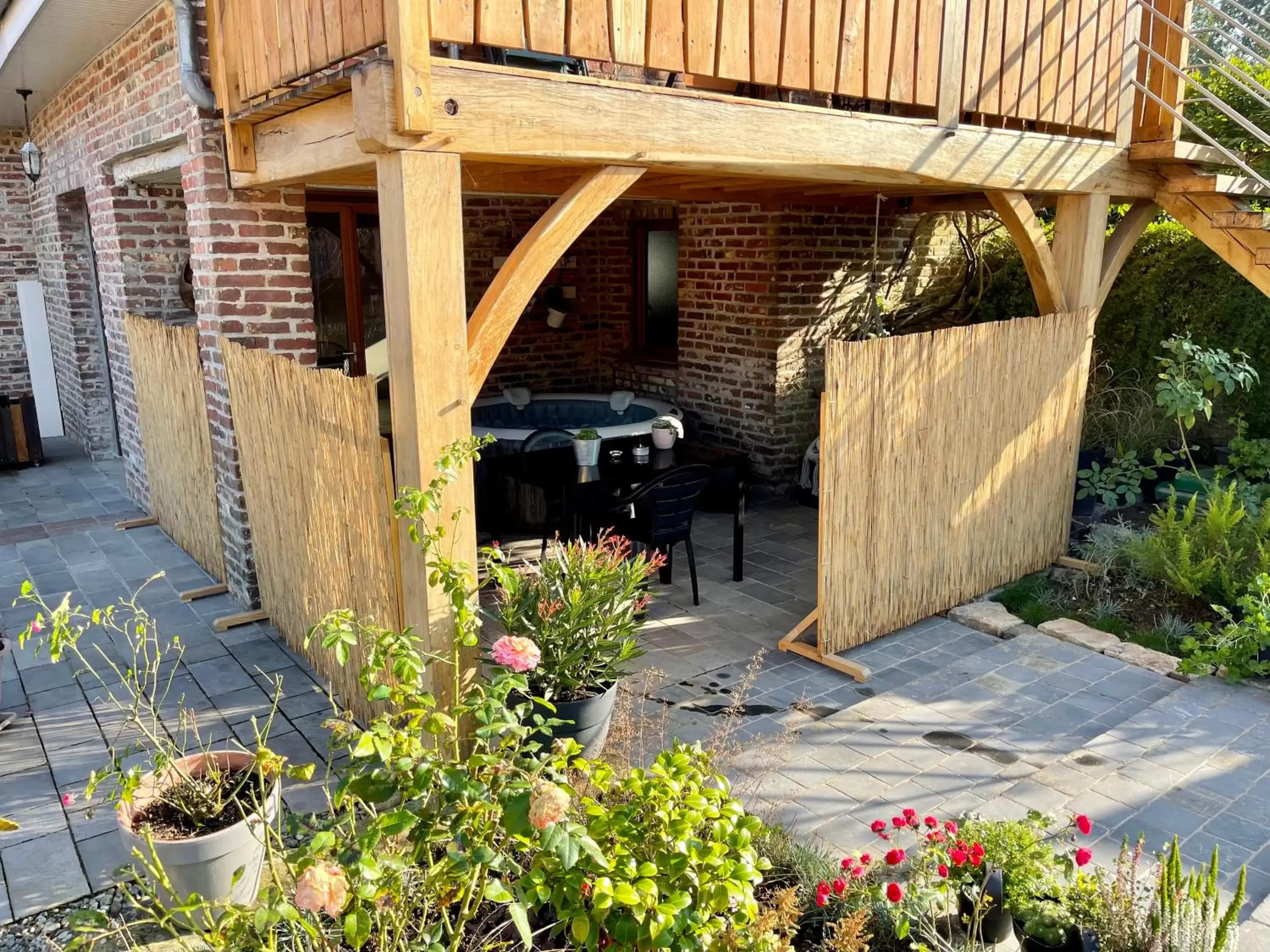 Patio, BBQ Facilities in La Mésangeraie Gîte Chambres d'hôtes