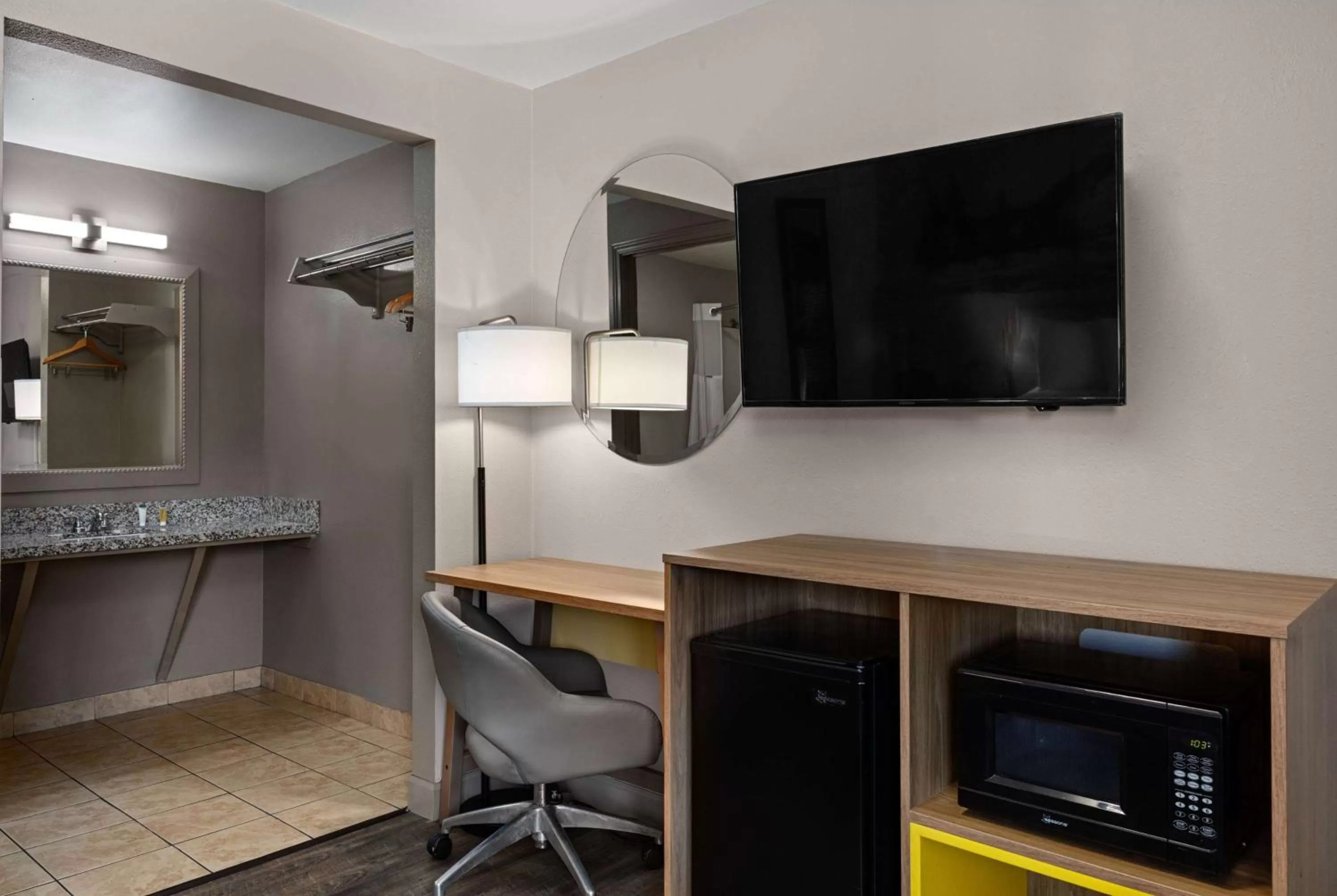 Photo of the whole room in Days Inn by Wyndham Lakewood South Tacoma