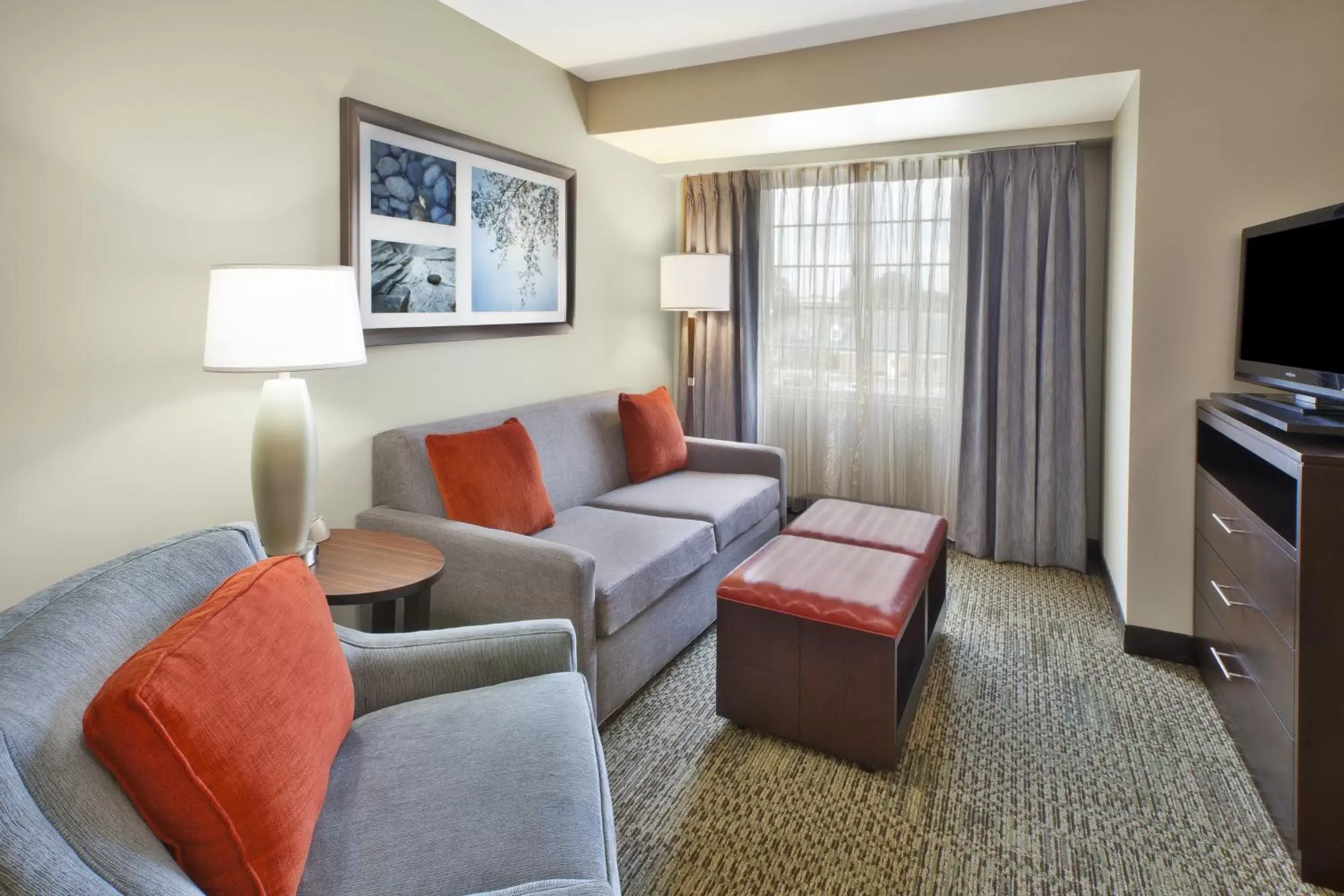 Photo of the whole room, Seating Area in Staybridge Suites Cleveland Mayfield Heights Beachwood, an IHG Hotel