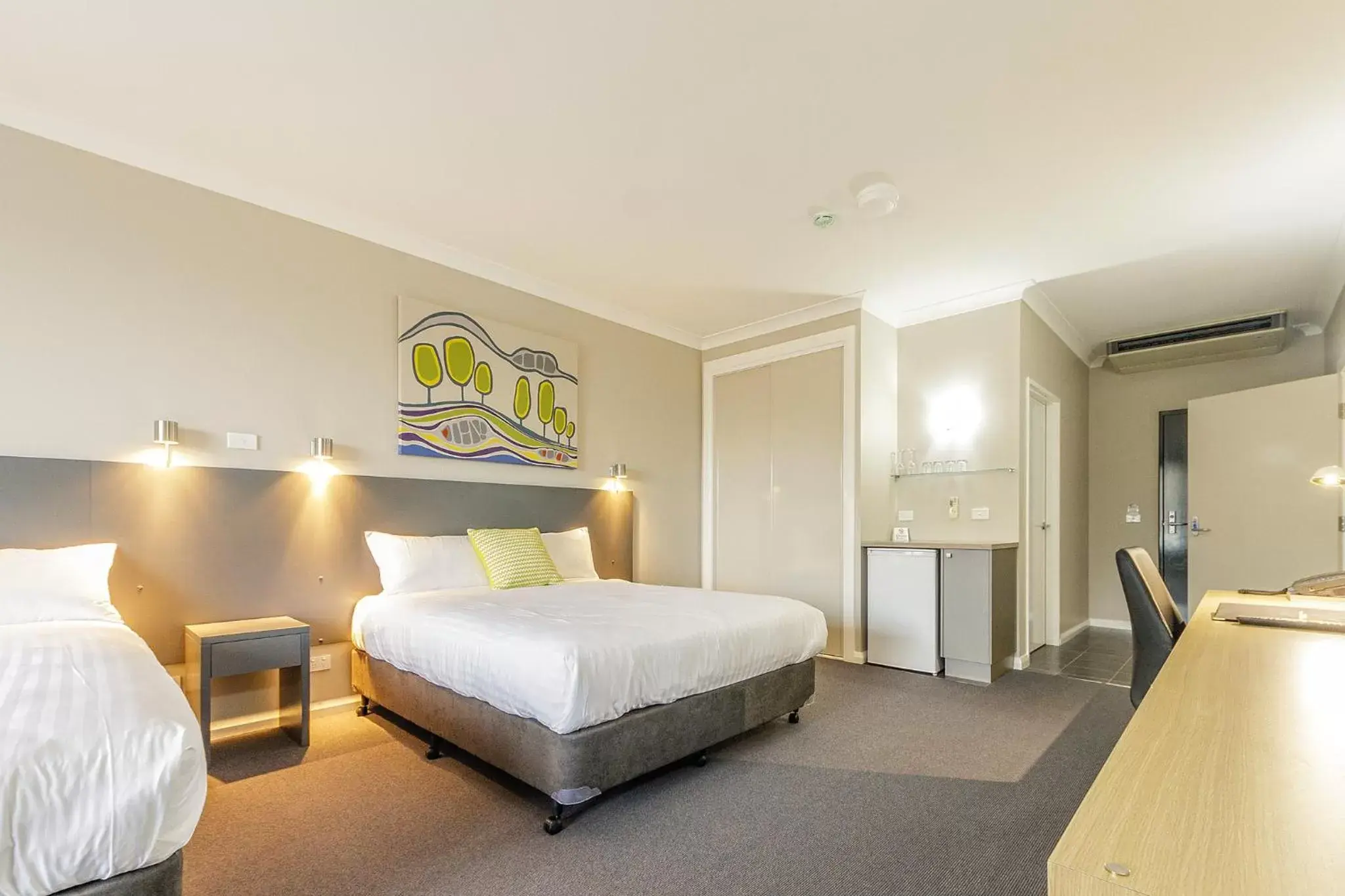 Photo of the whole room, Bed in Cowra Services Club Motel