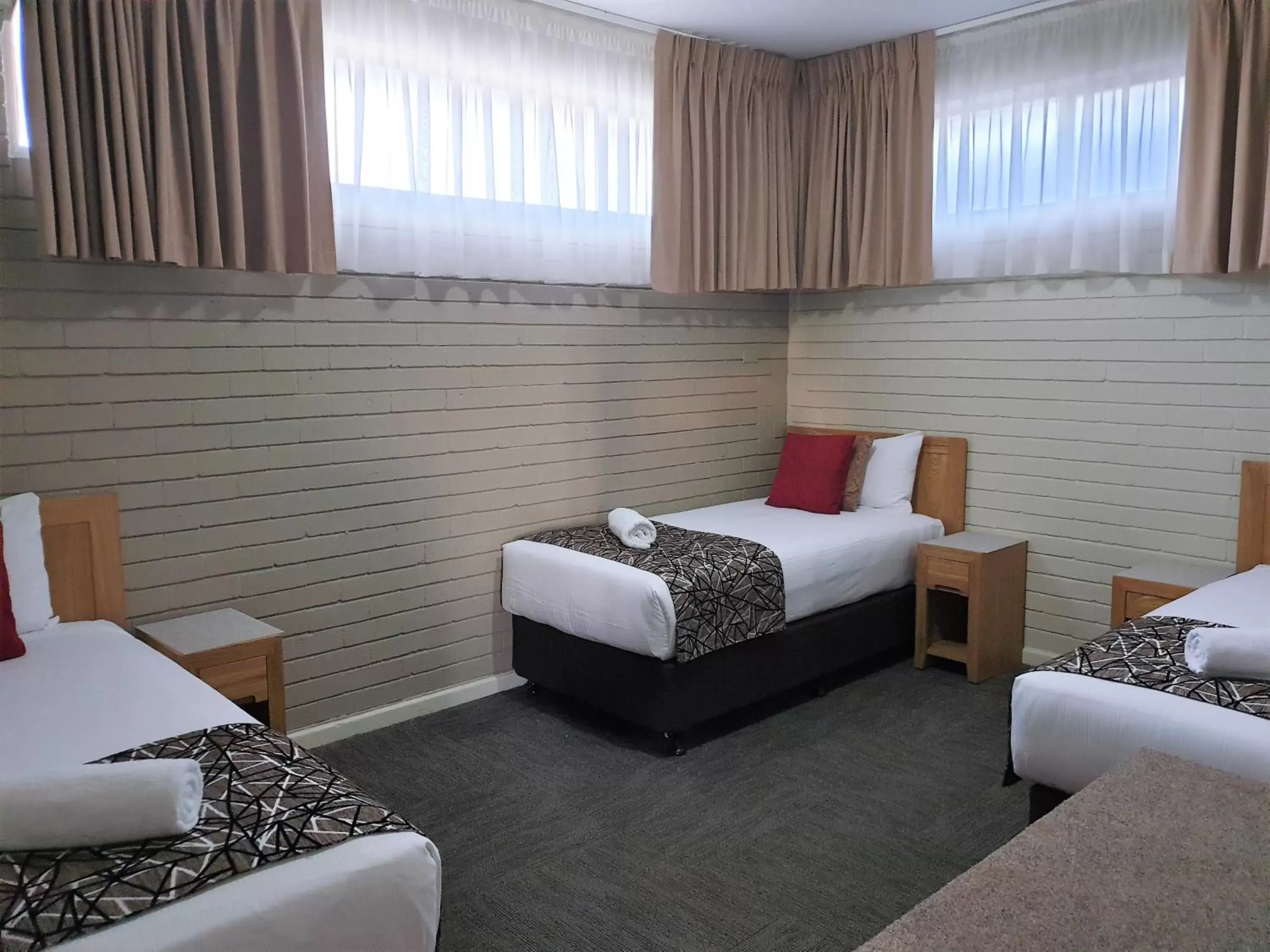 Bedroom, Bed in Best Western Endeavour Motel