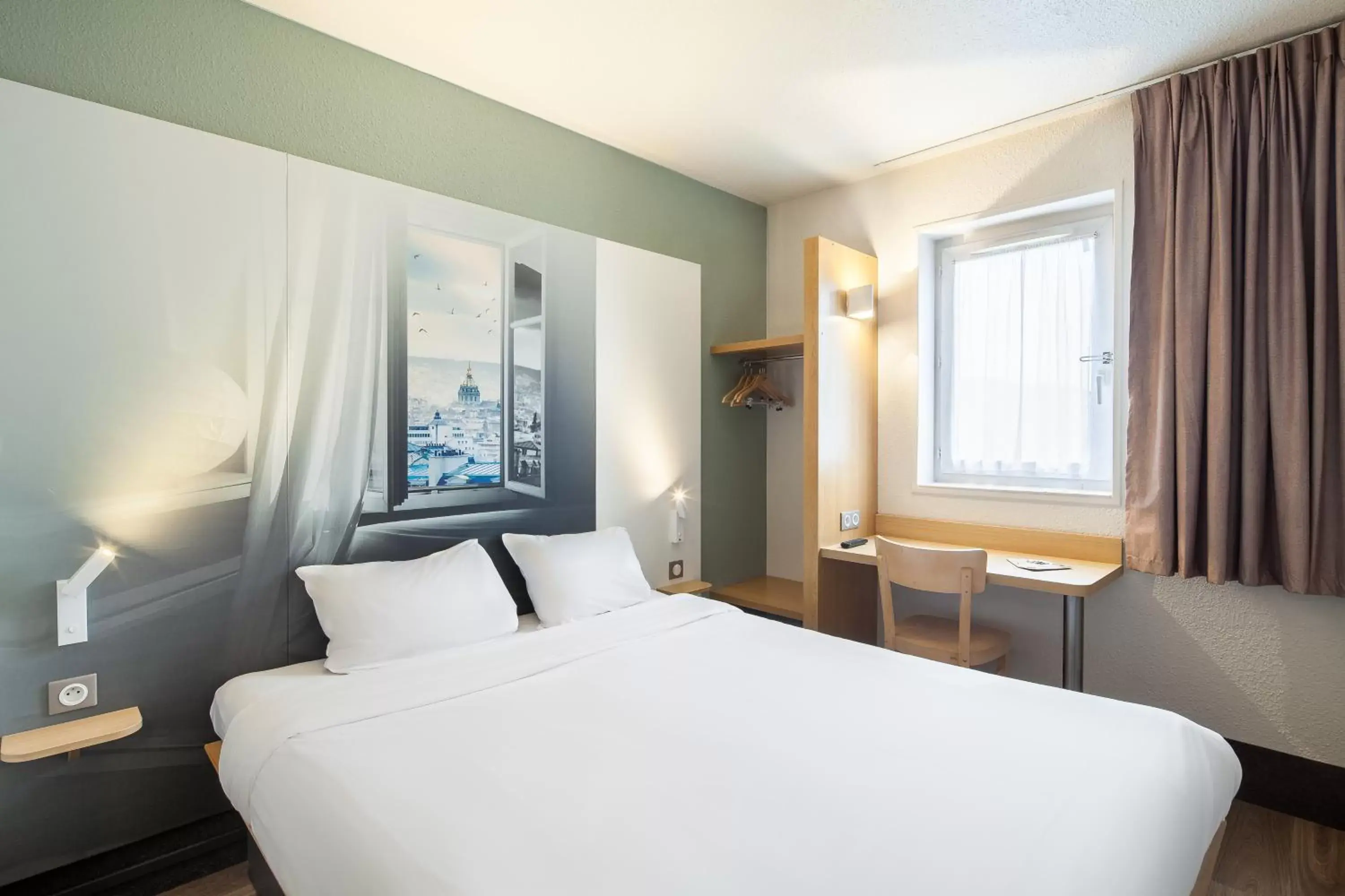 Bedroom, Bed in B&B HOTEL Saint-Michel sur Orge