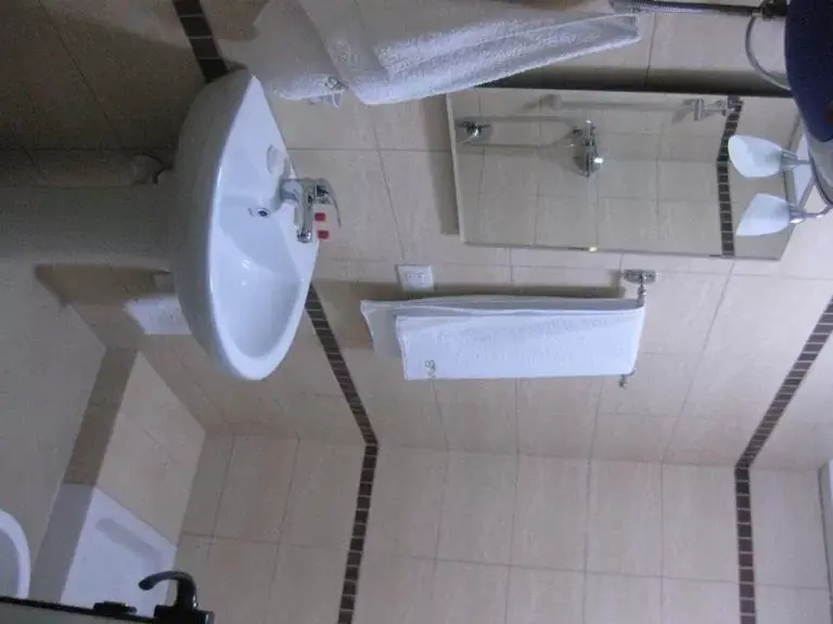 Bathroom in Hotel Marub