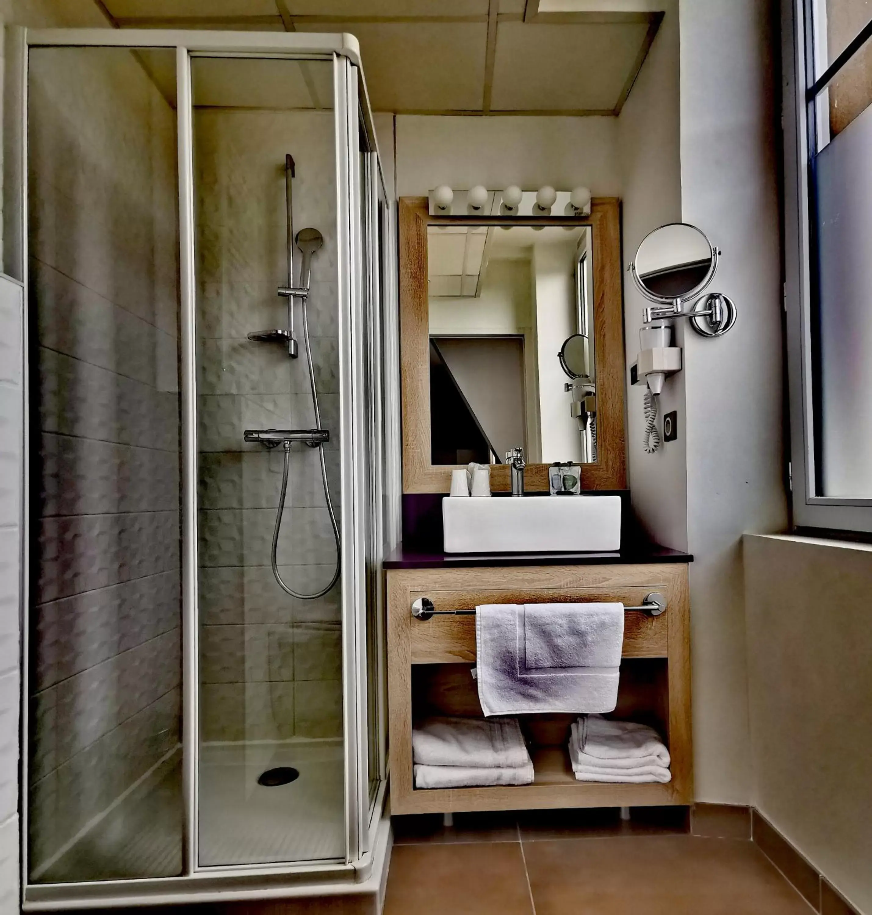 Bathroom in Grand Hôtel Brive