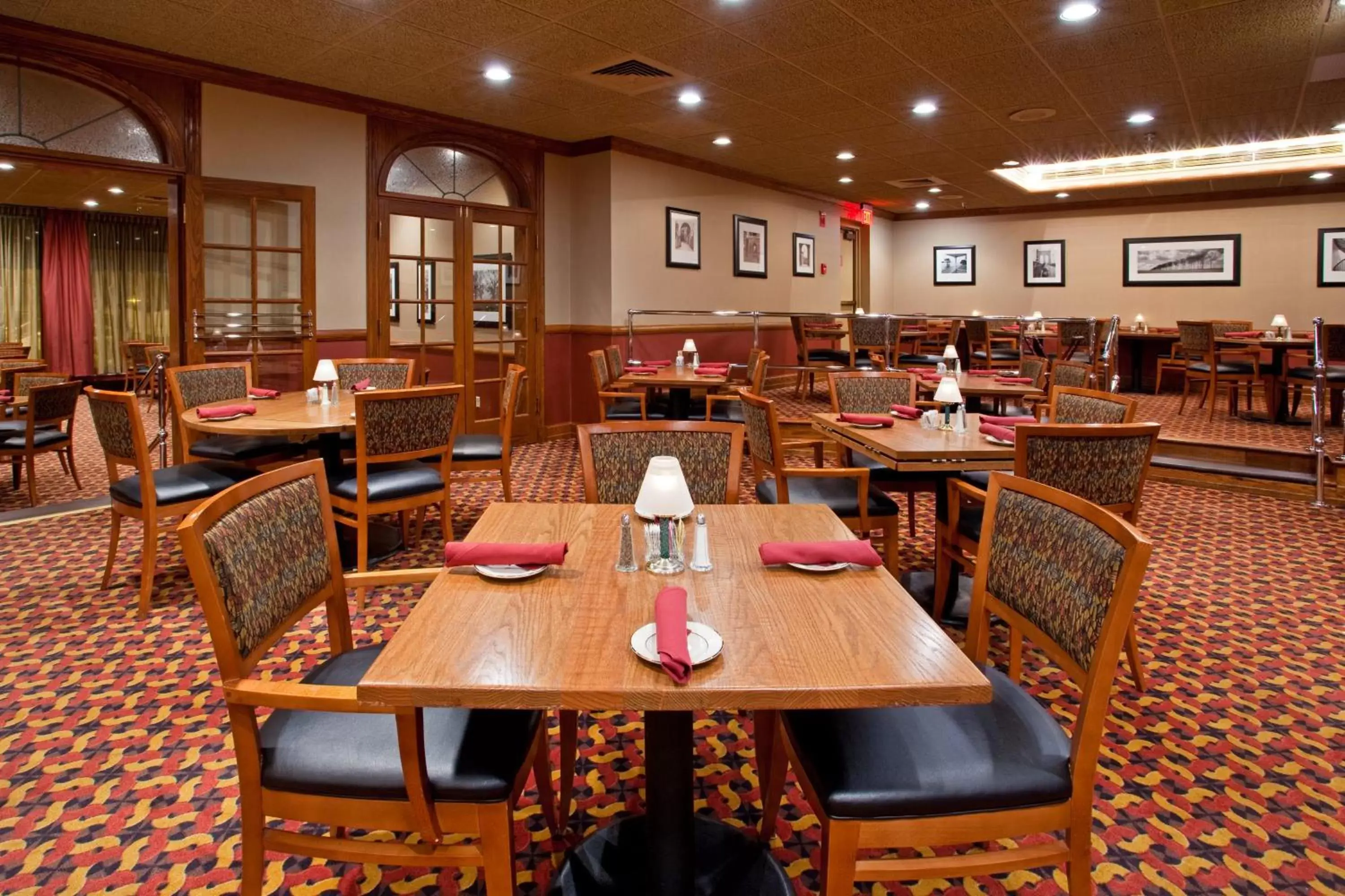 Restaurant/Places to Eat in Holiday Inn Youngstown-South - Boardman, an IHG Hotel