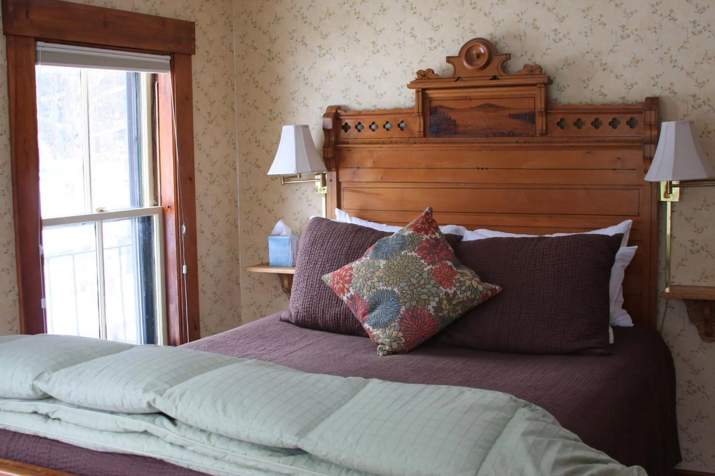 Bed in Follansbee Inn