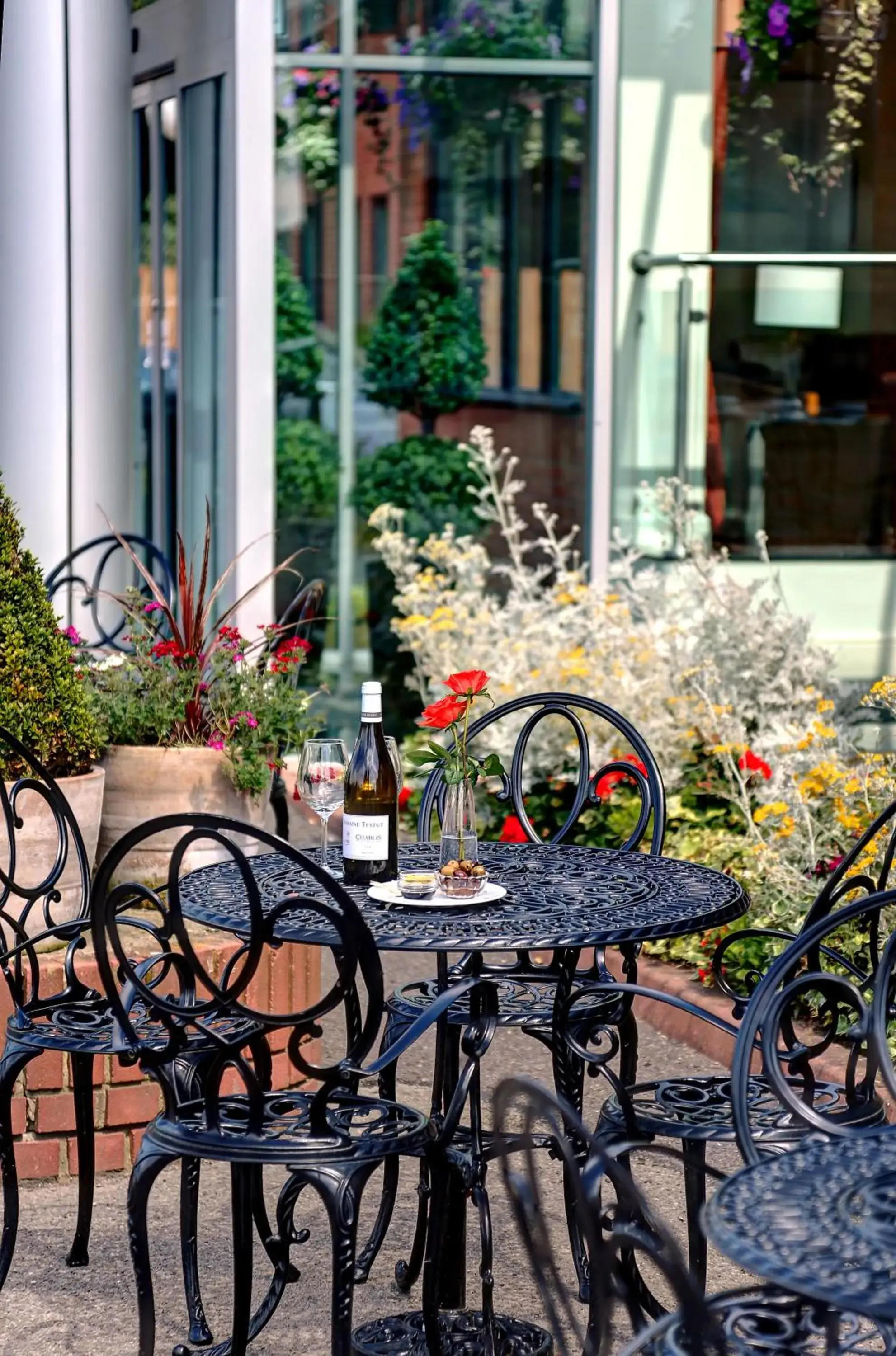 Garden view, Patio/Outdoor Area in Best Western Plus Milford Hotel