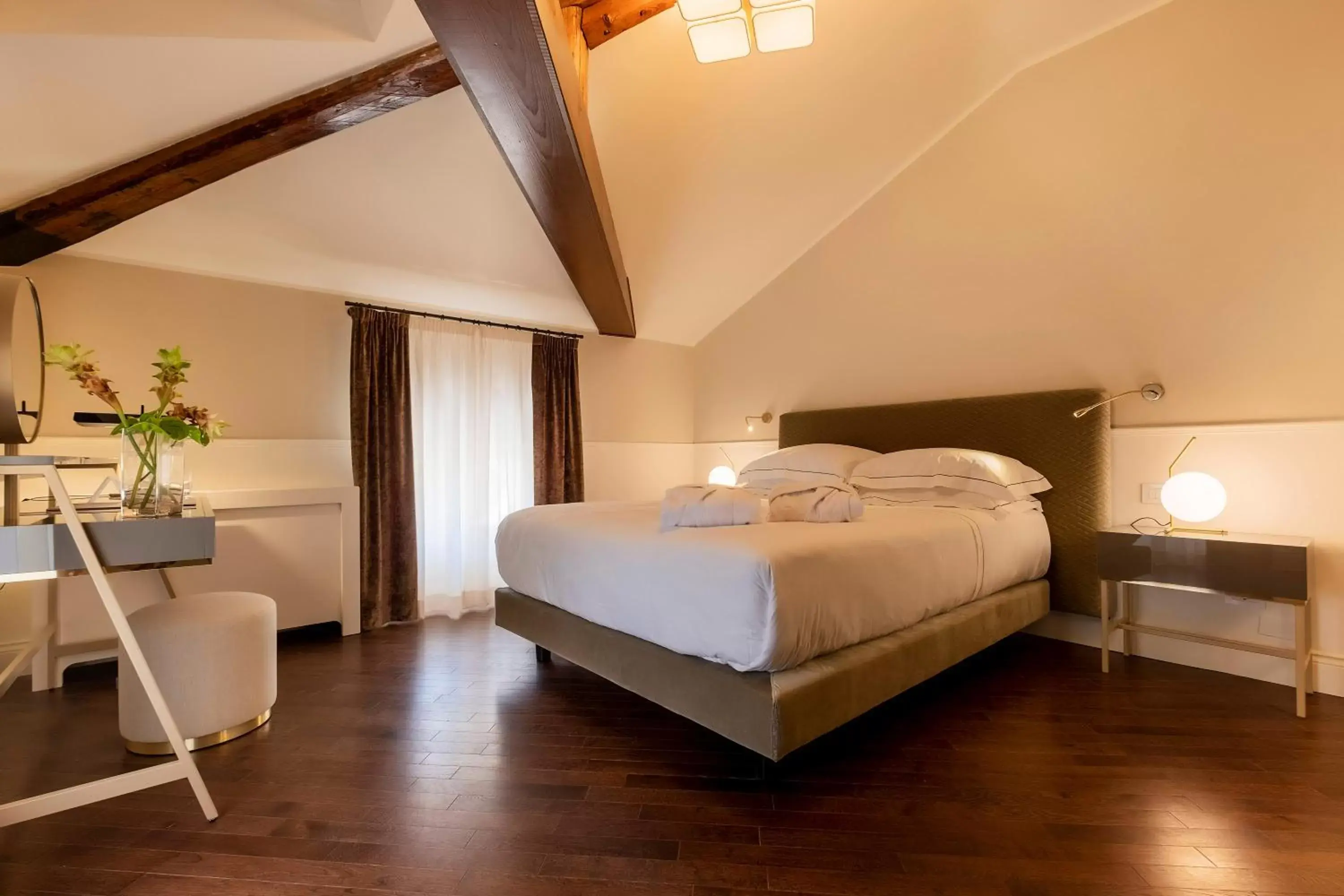 Photo of the whole room, Bed in Hotel Villa Soligo - Small Luxury Hotels of the World