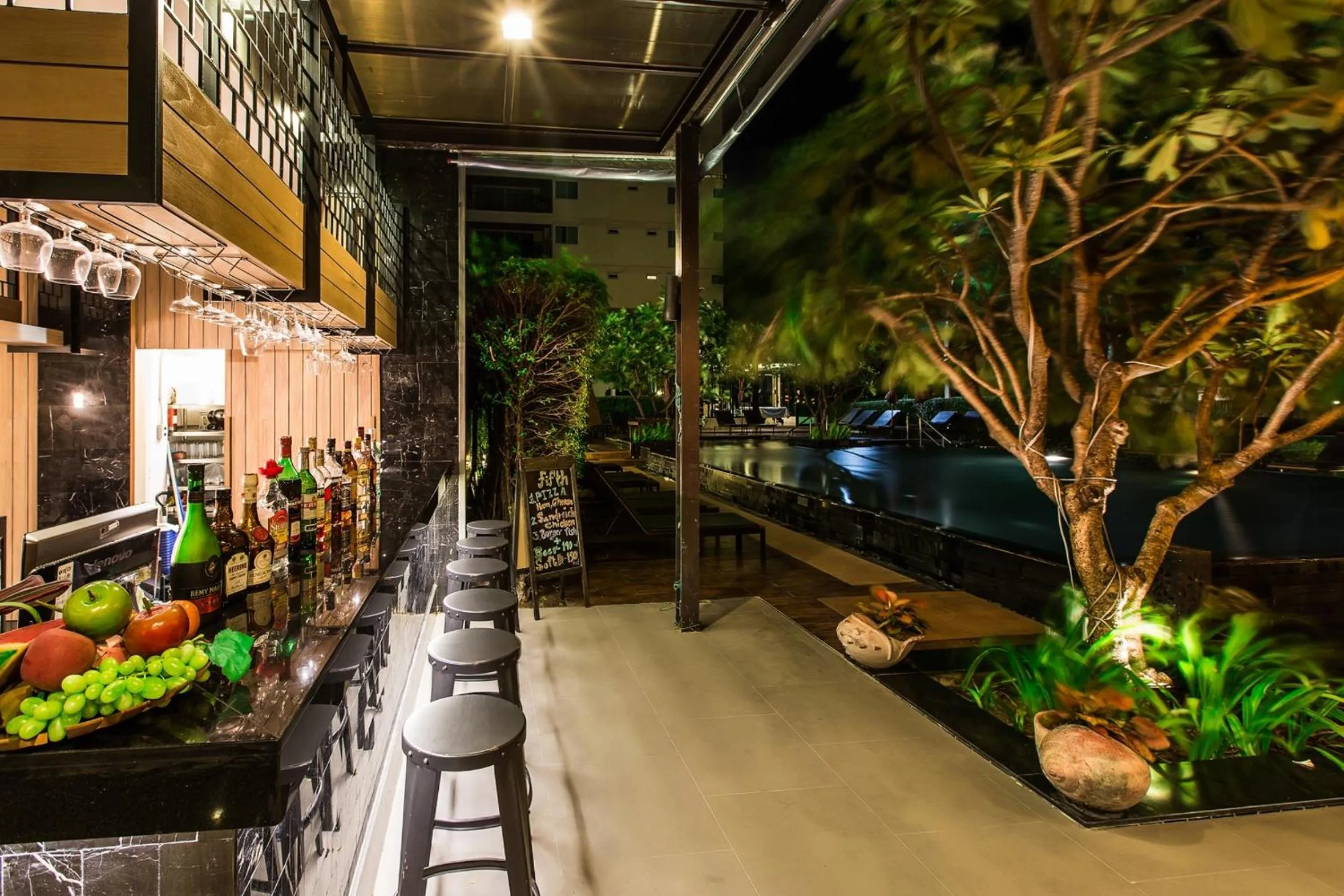 Night in Fifth Pattaya Jomtien By Shiwalai Int