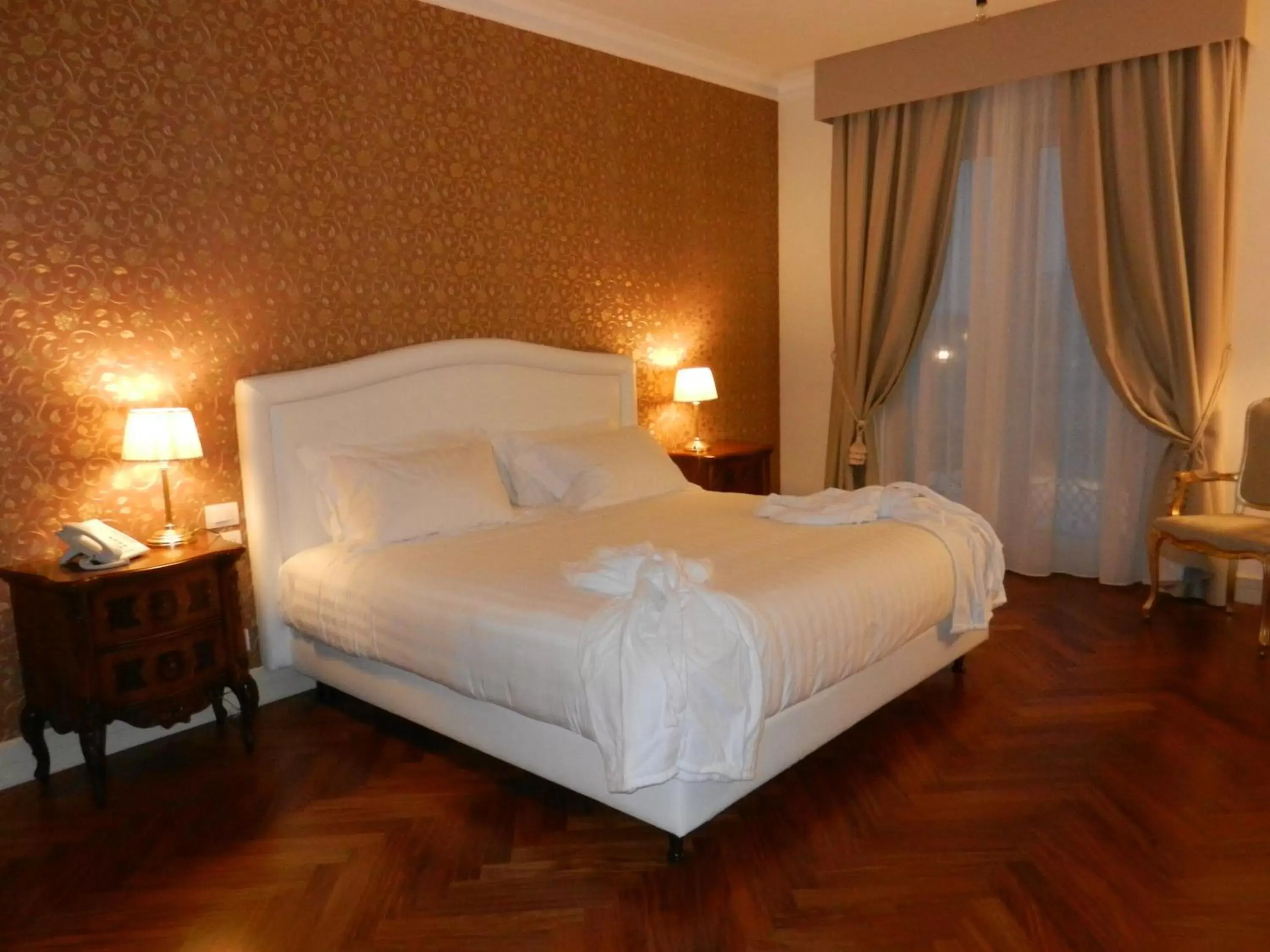 Photo of the whole room, Bed in Hotel Villa Michelangelo