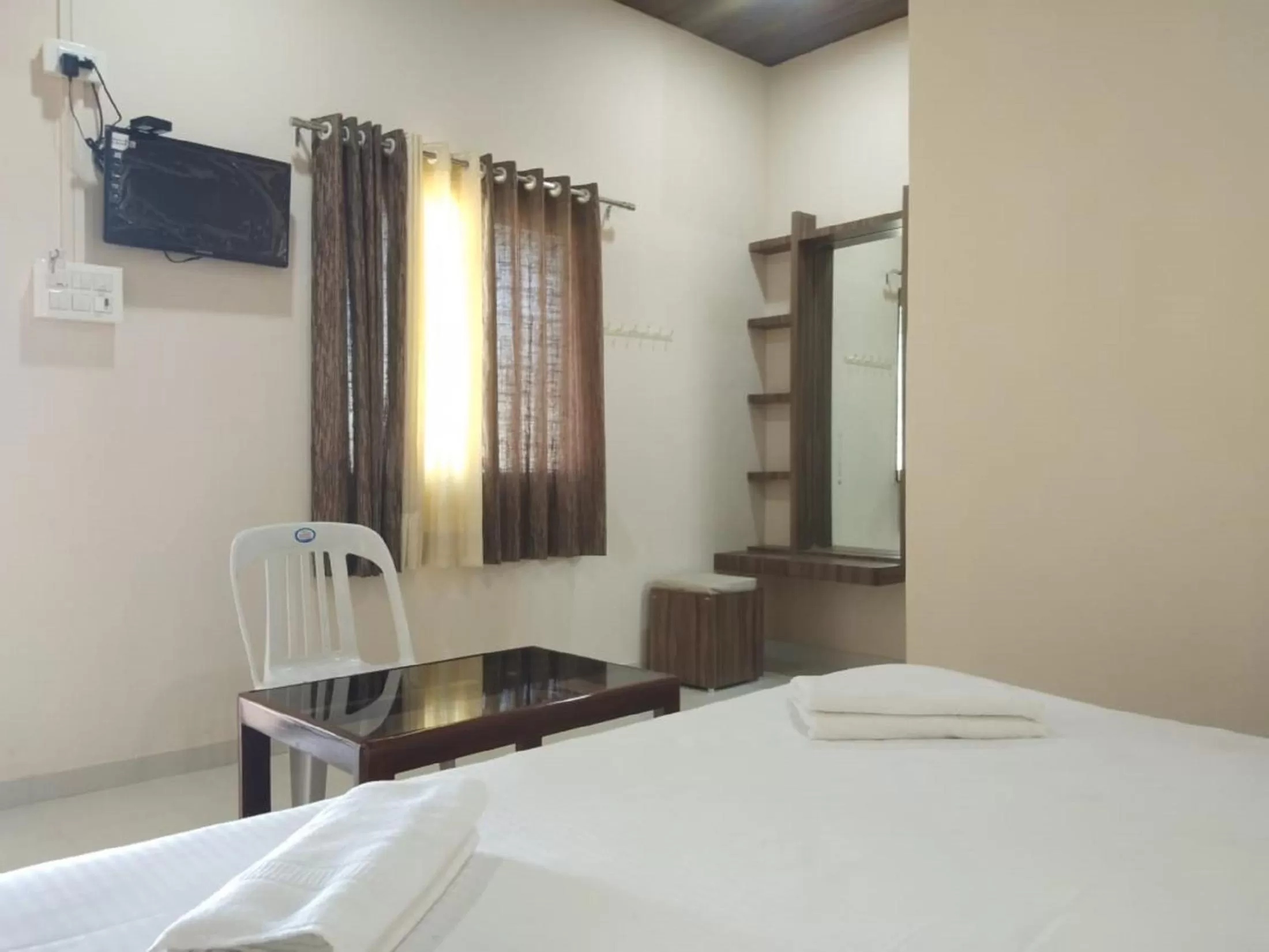 TV and multimedia, Bed in Hotel Krishna Exotica