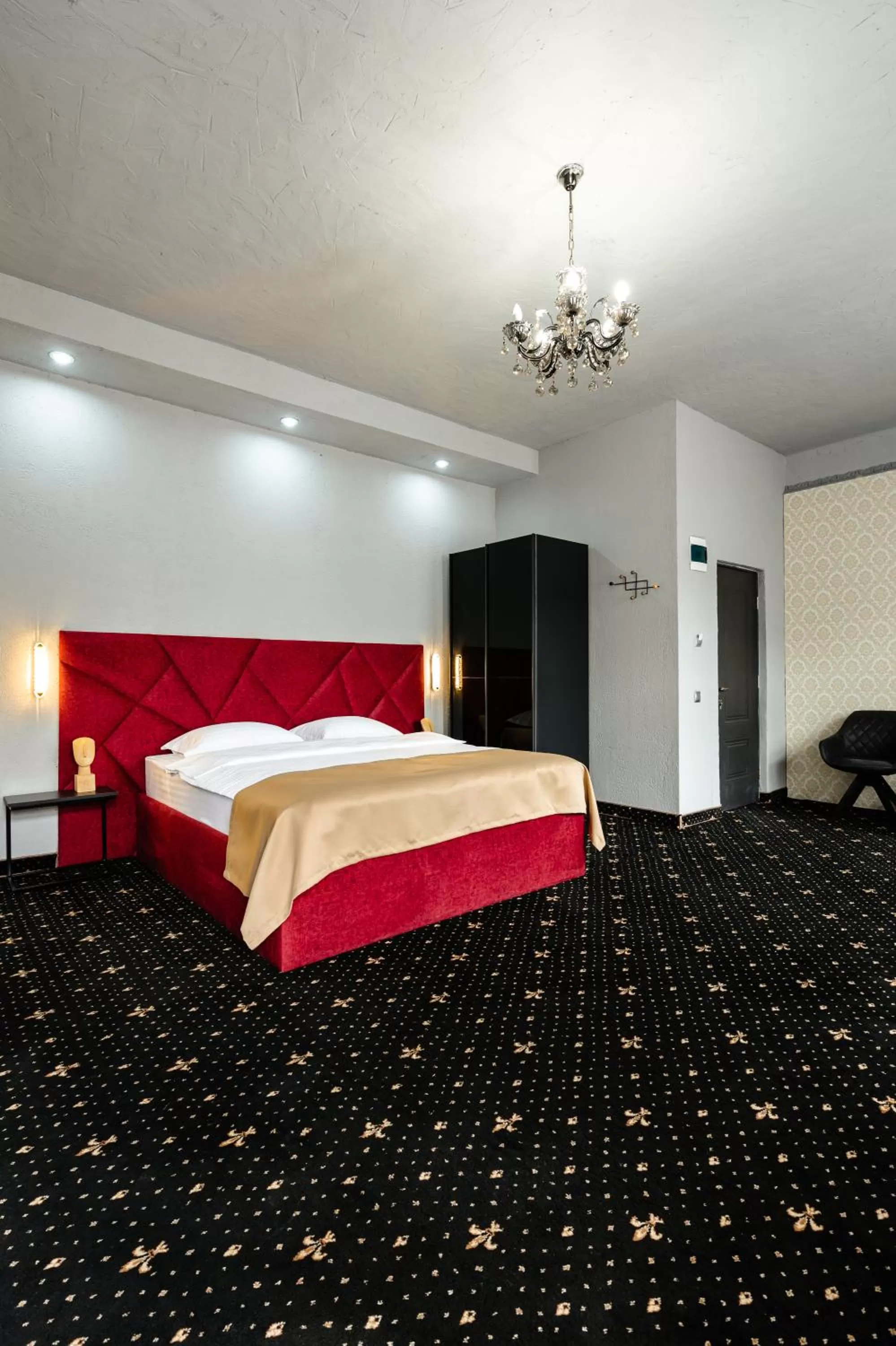 Photo of the whole room, Bed in Palace Bulevard Inn