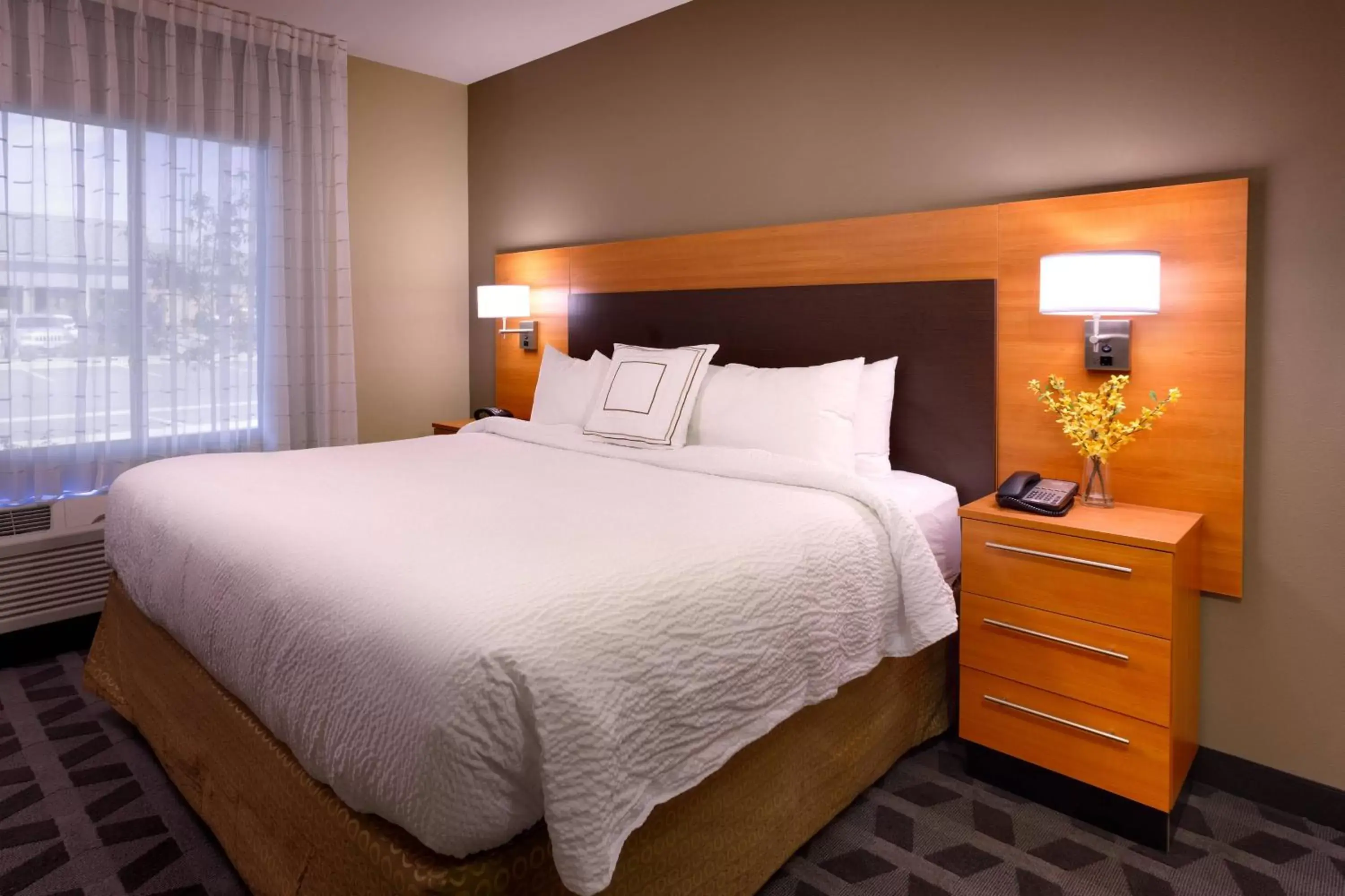 Photo of the whole room, Bed in TownePlace Suites by Marriott Missoula